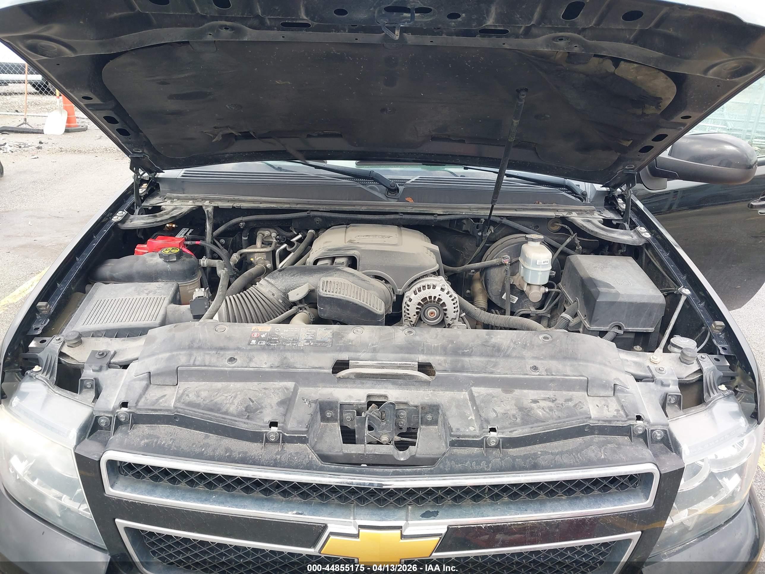 CHEVROLET SUBURBAN image 10
