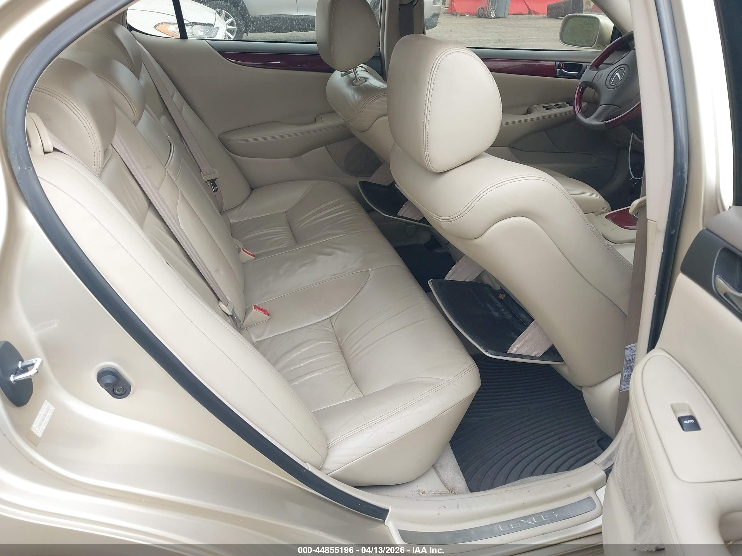 LEXUS ES image 8