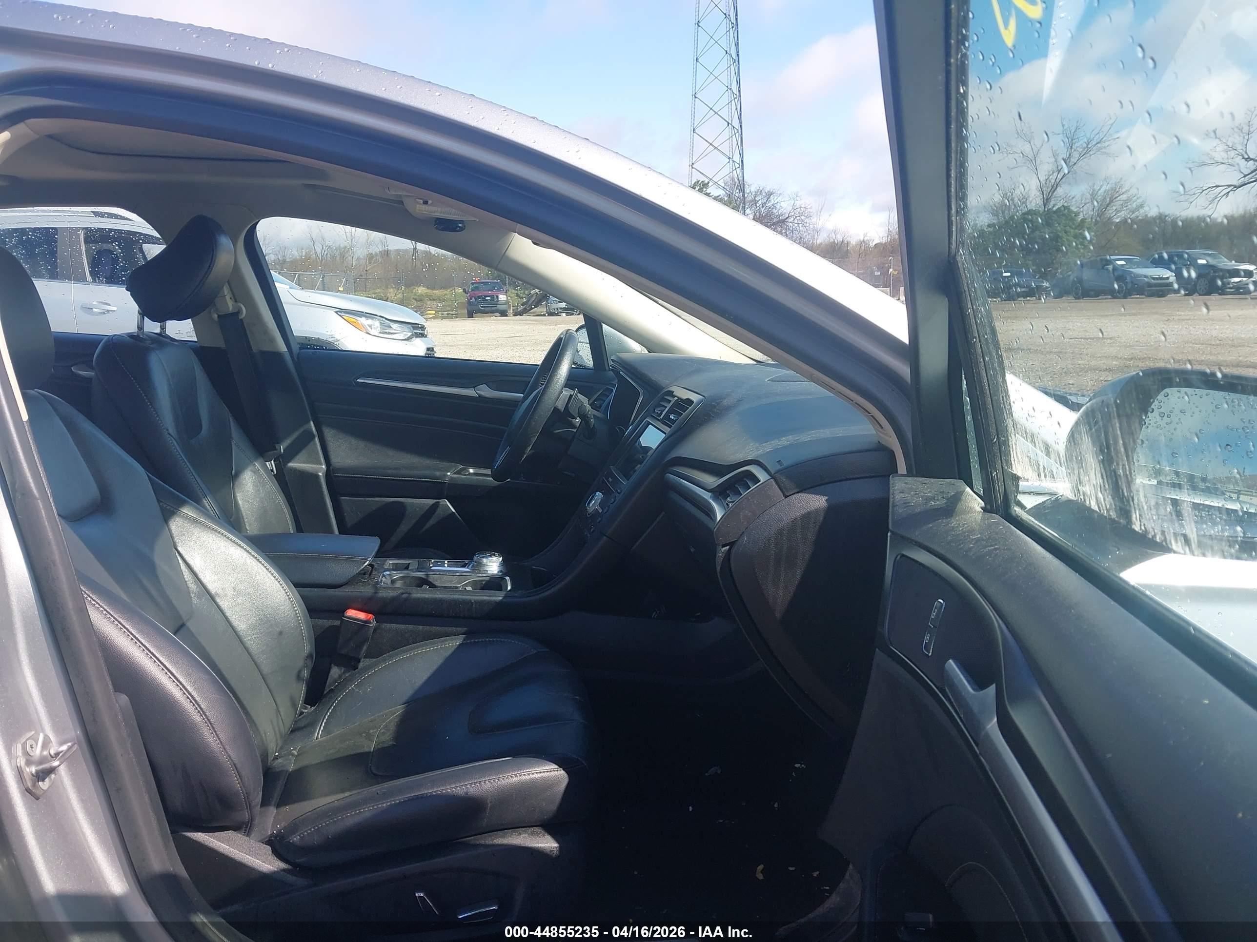 FORD FUSION image 5