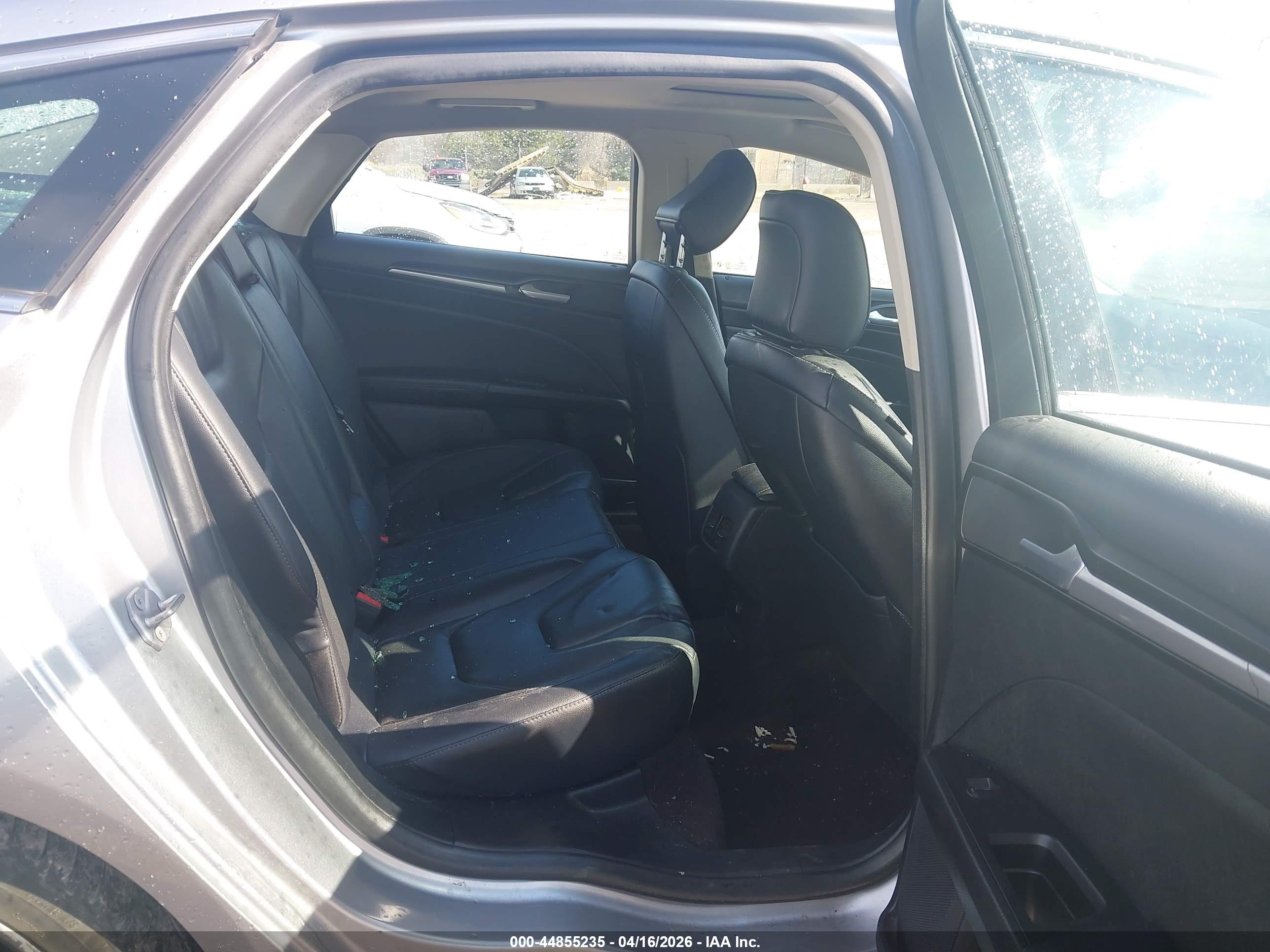 FORD FUSION image 8