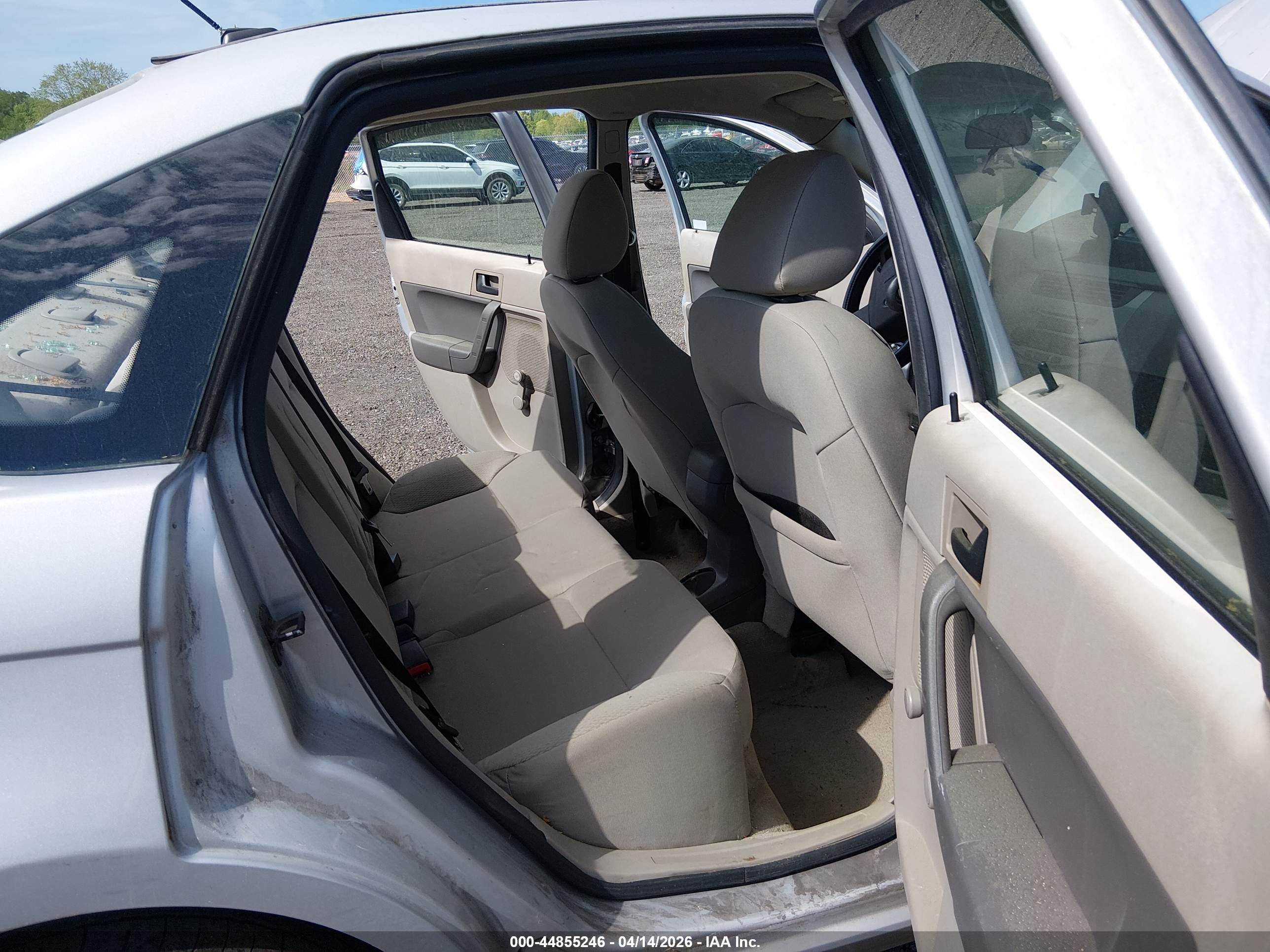 FORD FOCUS image 8