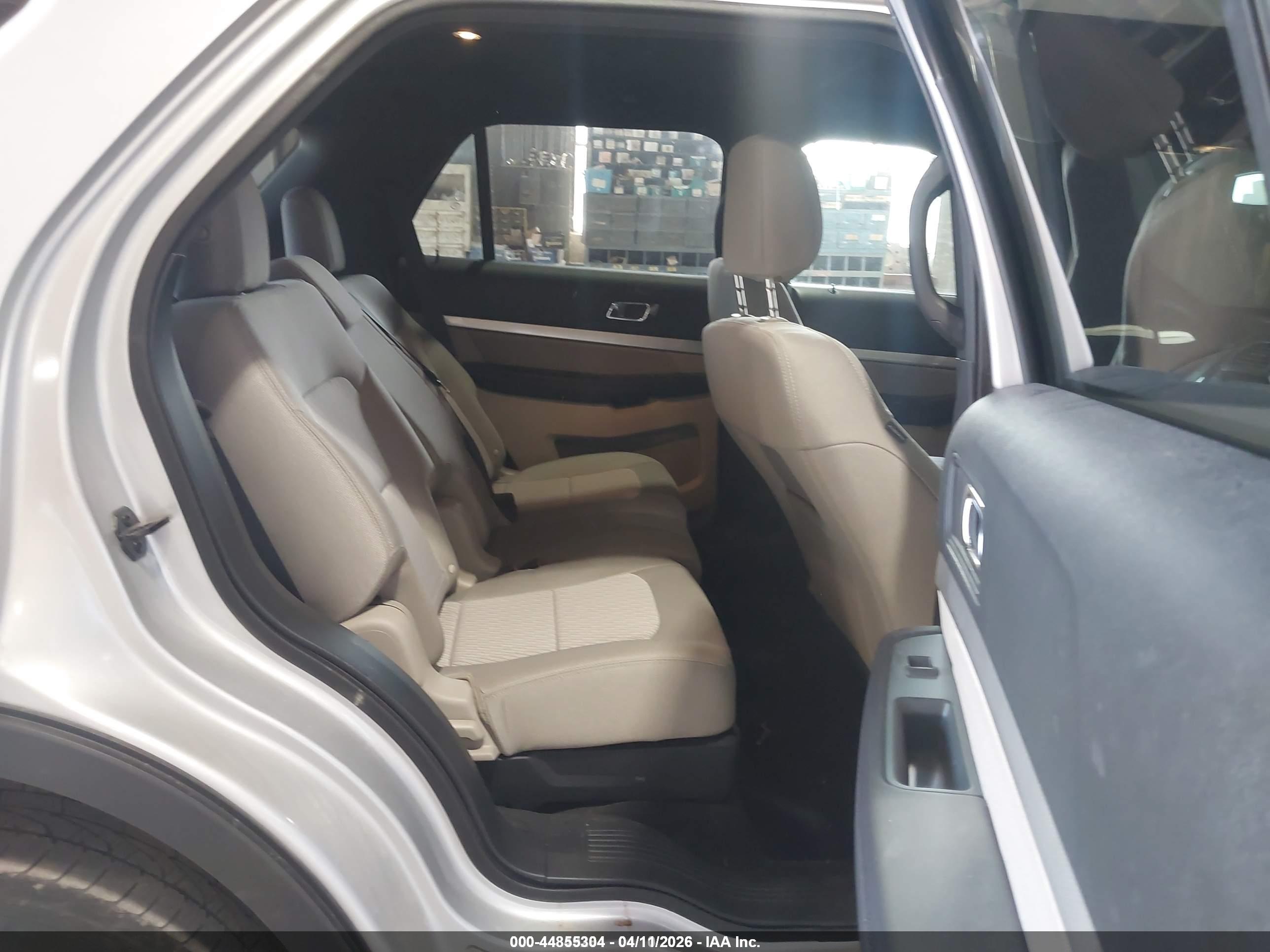 FORD EXPLORER image 8