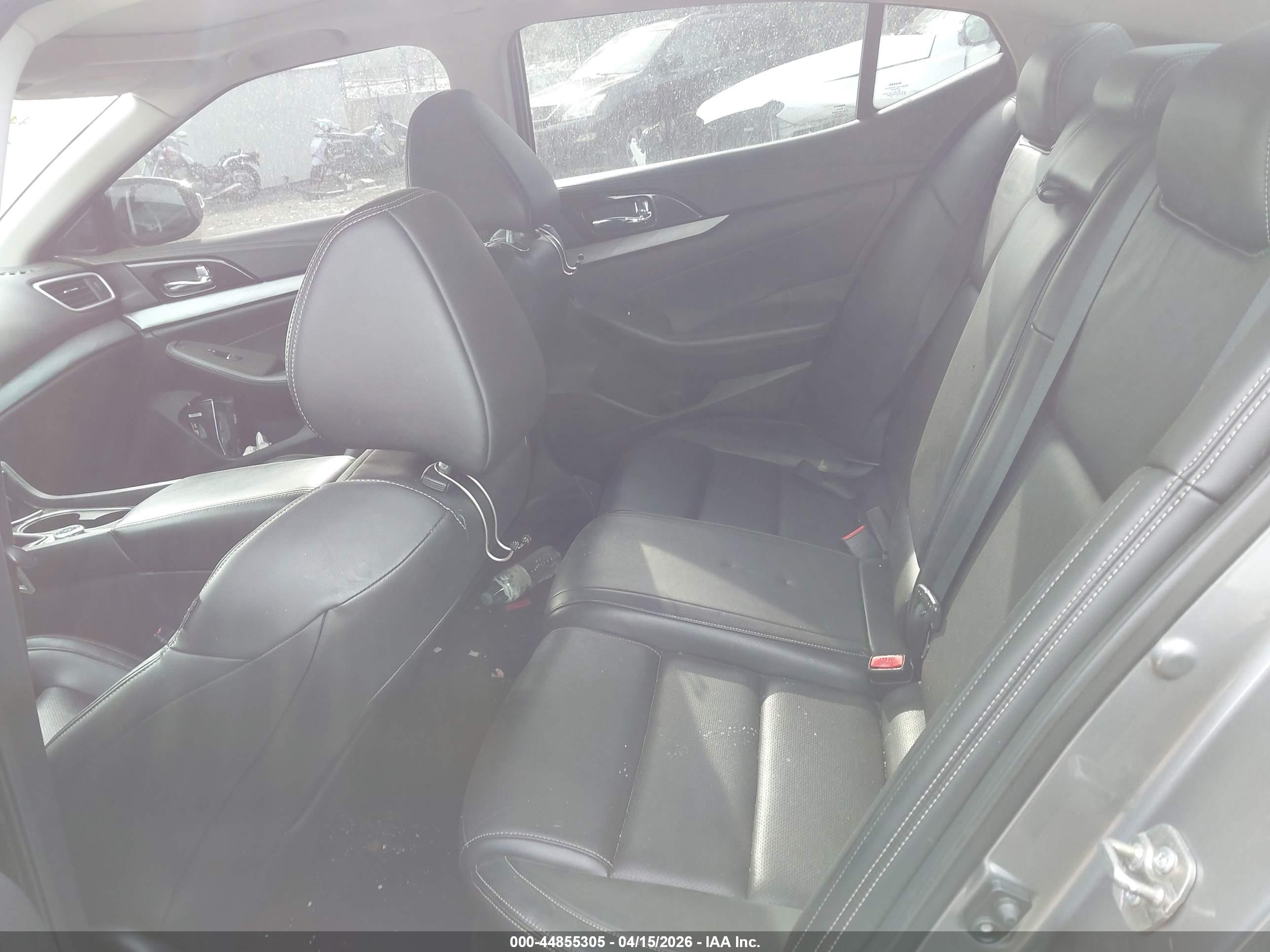 NISSAN MAXIMA image 8