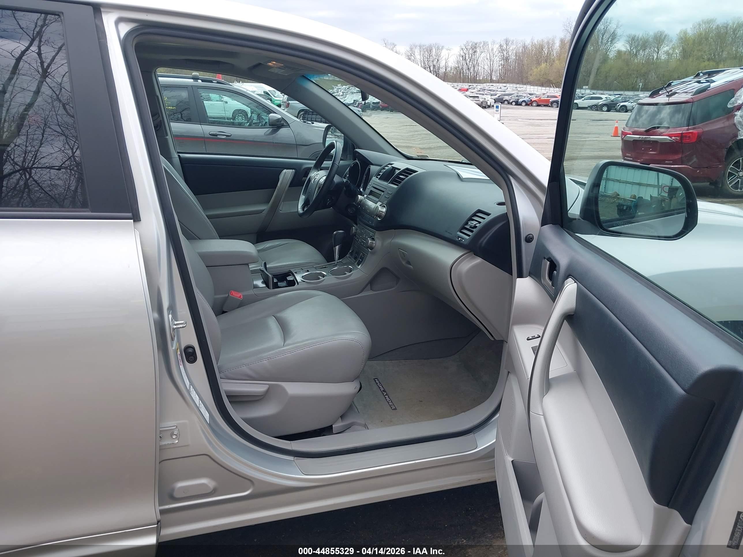 TOYOTA HIGHLANDER image 5