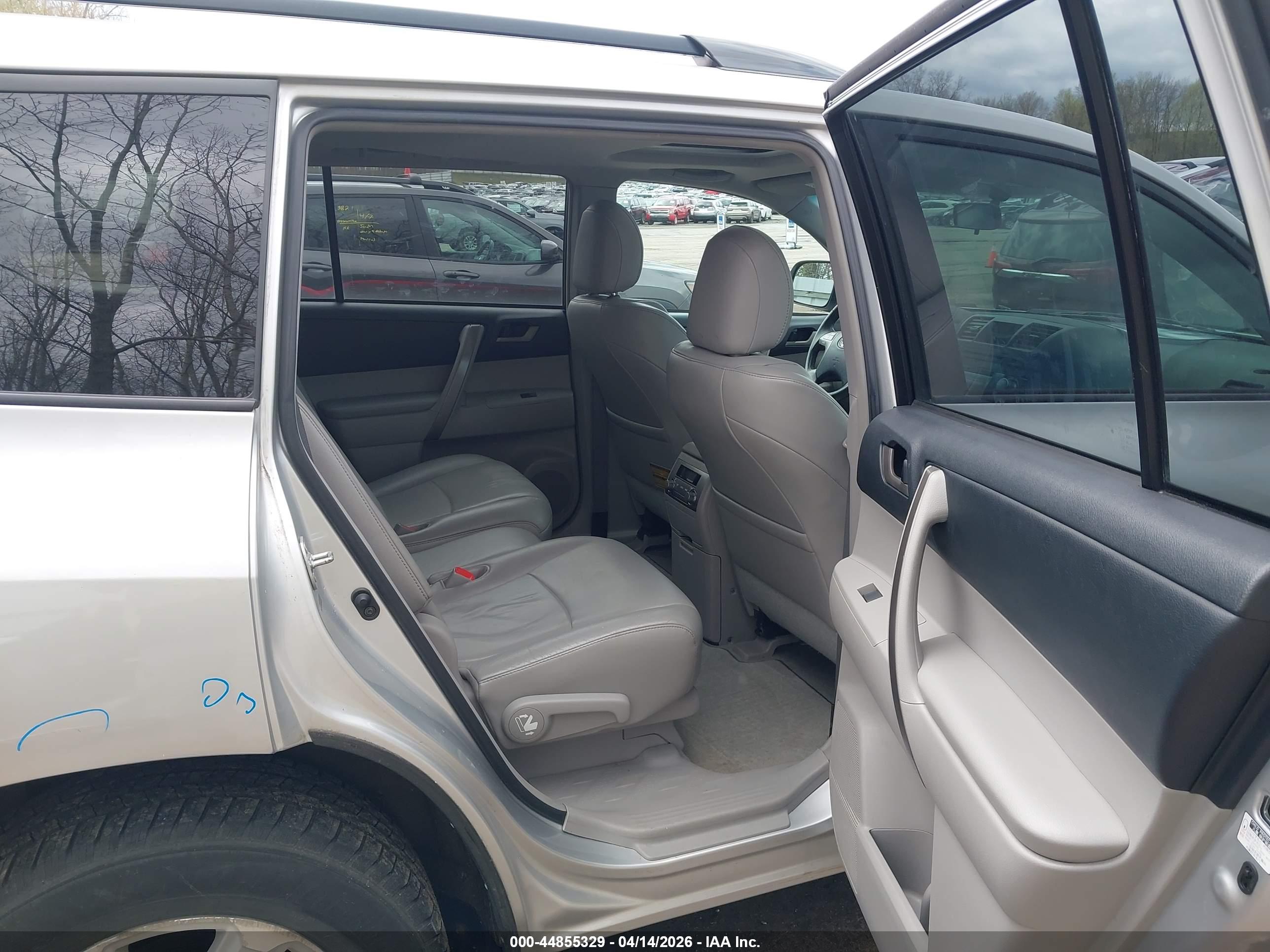 TOYOTA HIGHLANDER image 8