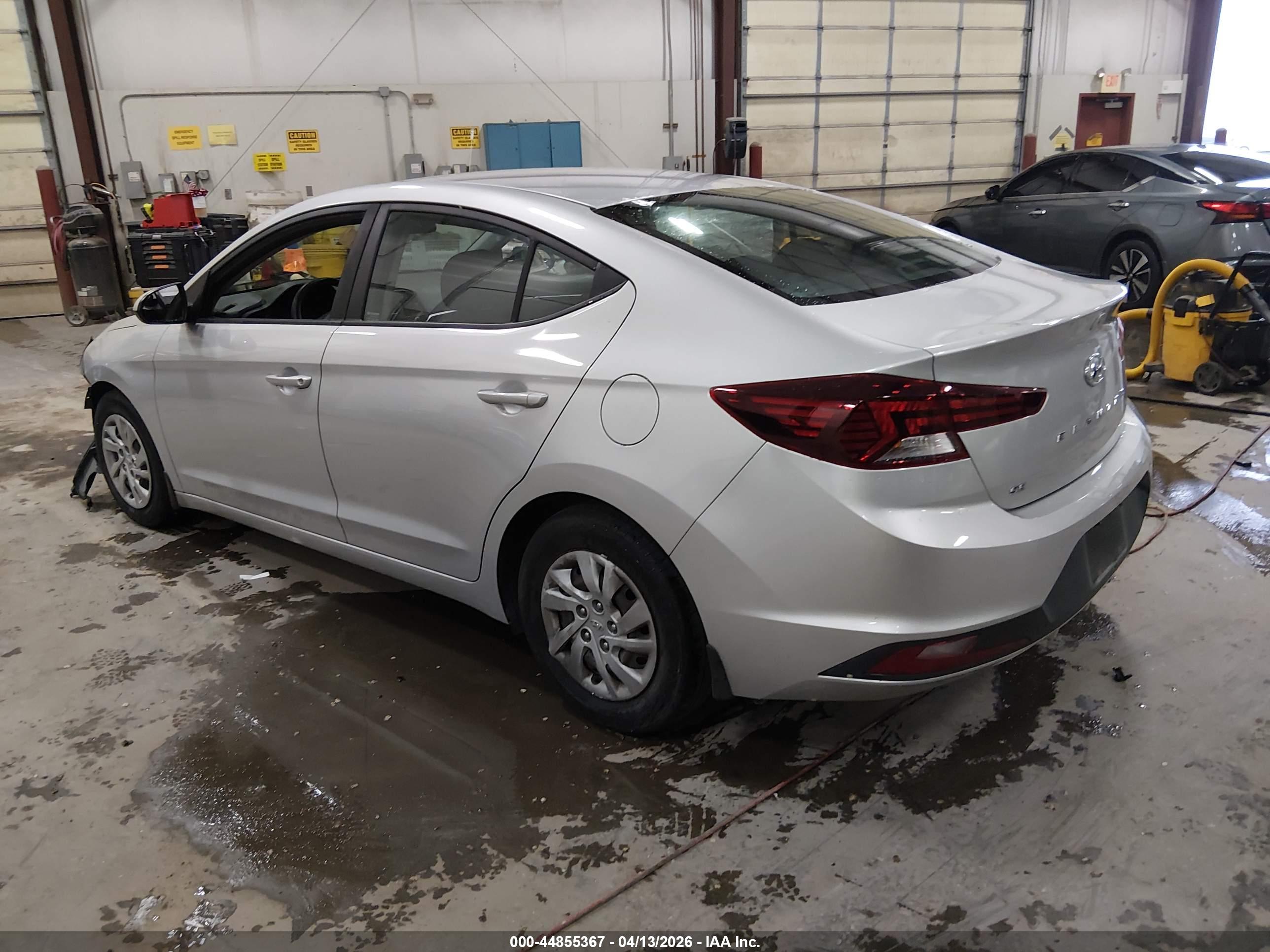 HYUNDAI ELANTRA image 3