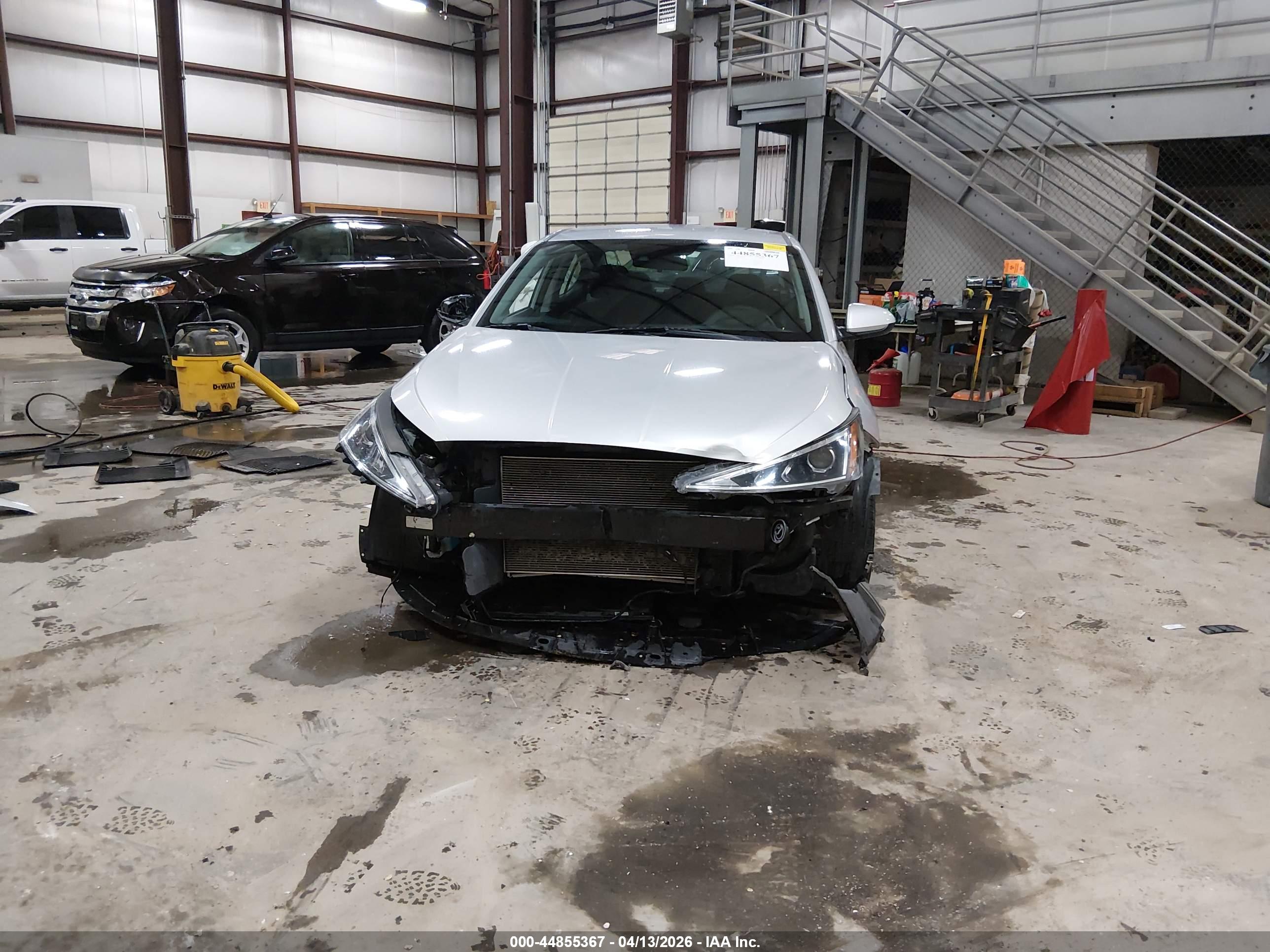 HYUNDAI ELANTRA image 6
