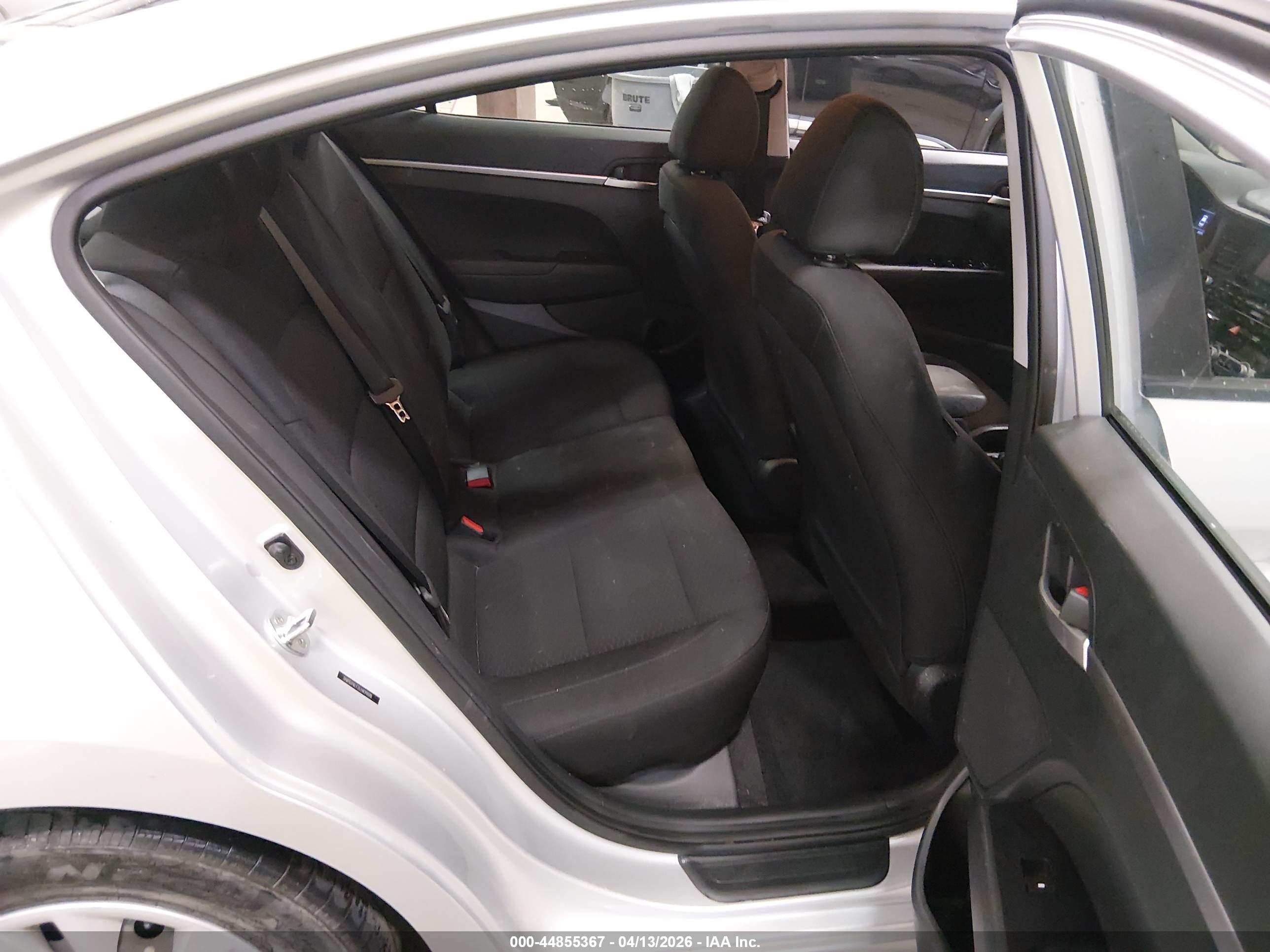 HYUNDAI ELANTRA image 8