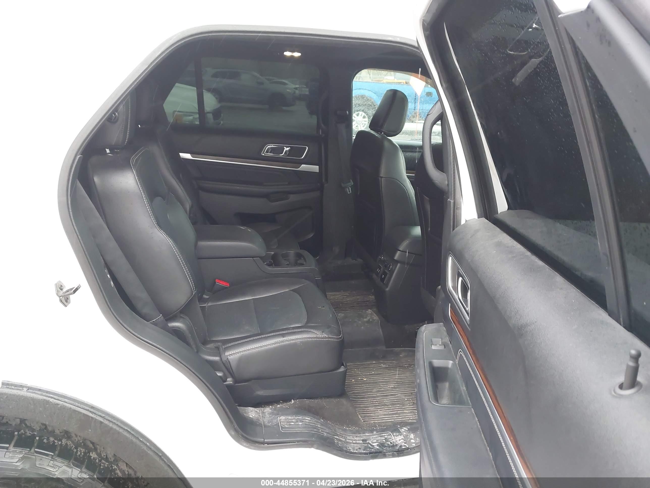 FORD EXPLORER image 8