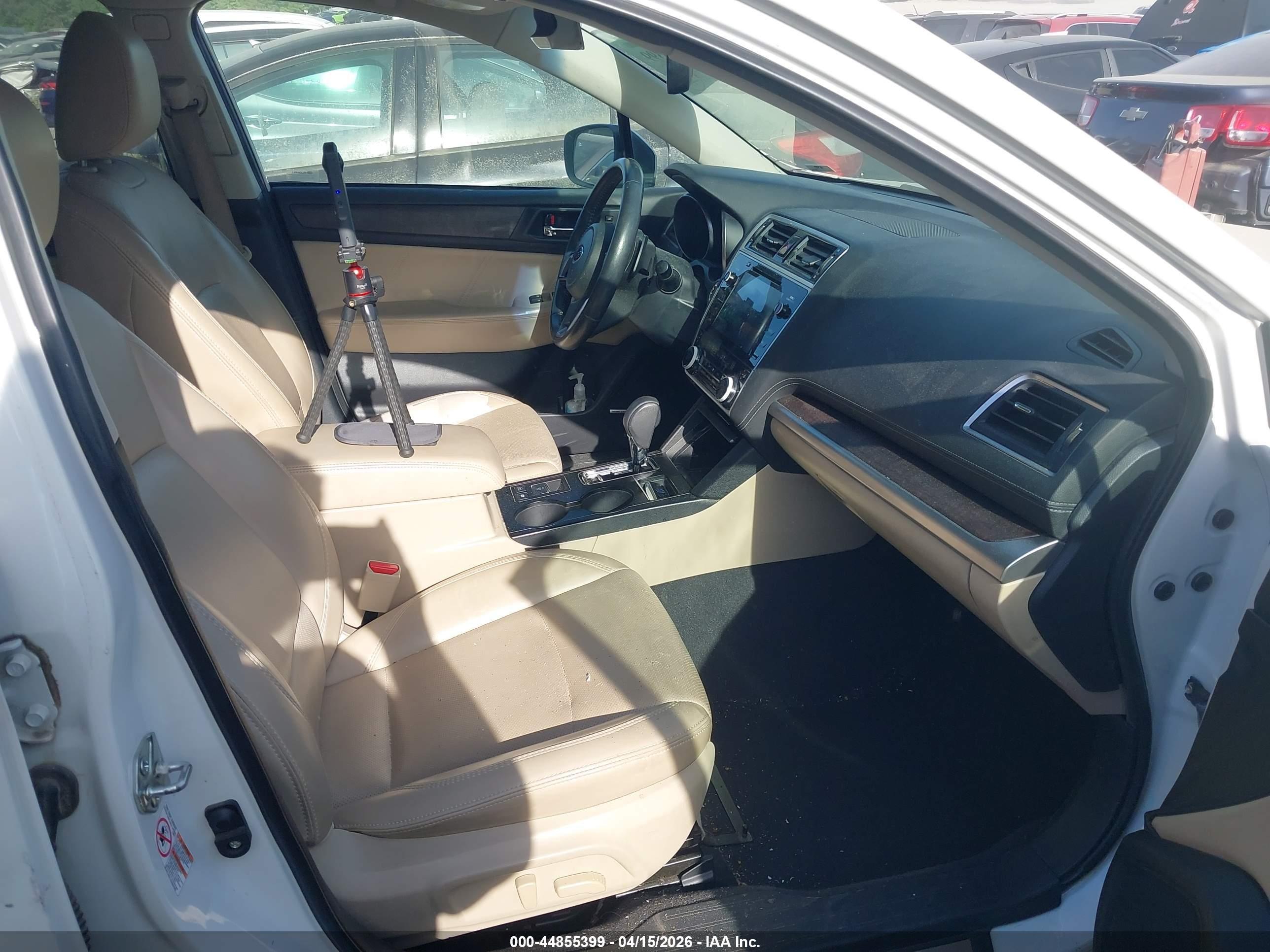 SUBARU OUTBACK image 5