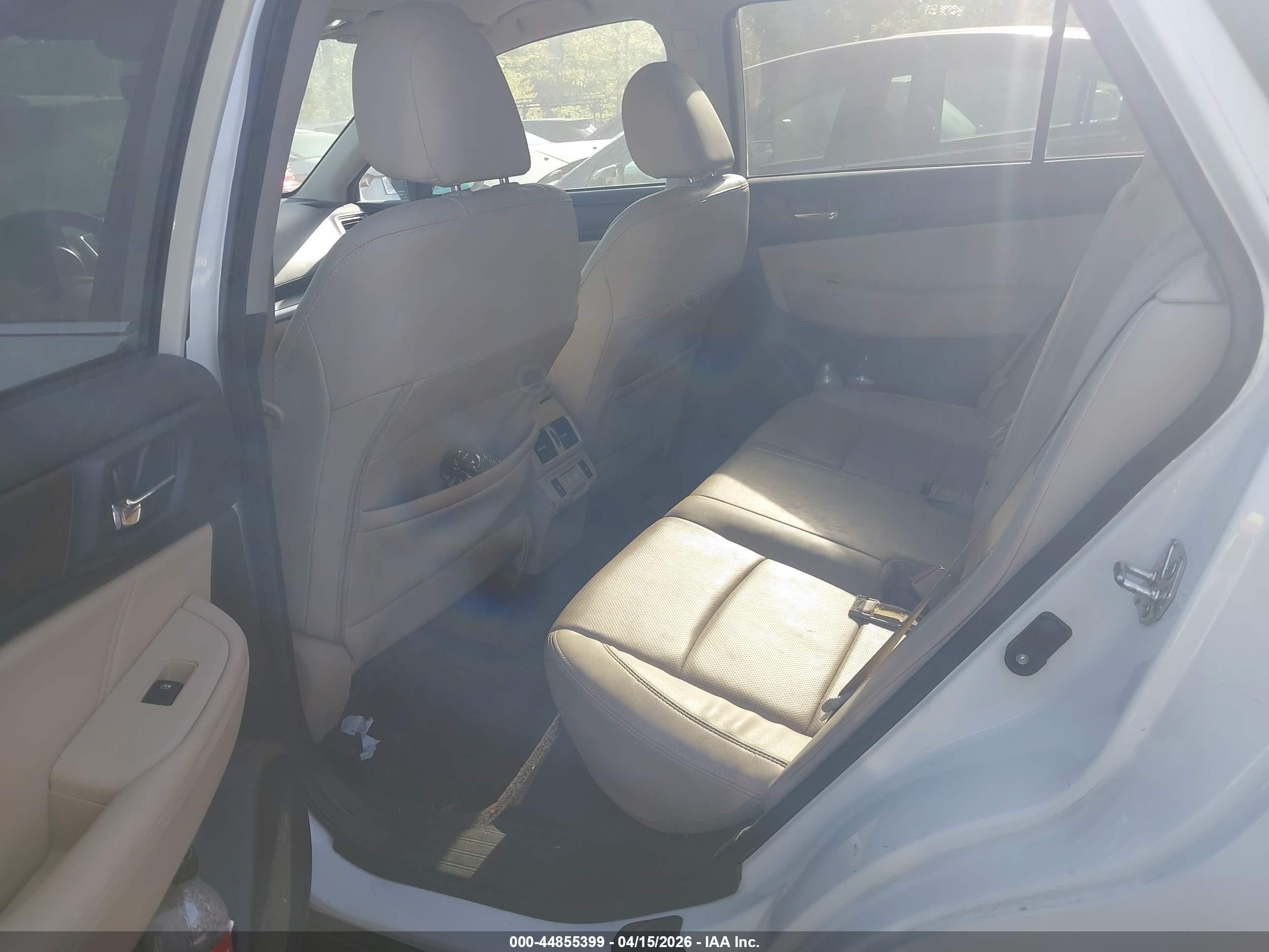 SUBARU OUTBACK image 8