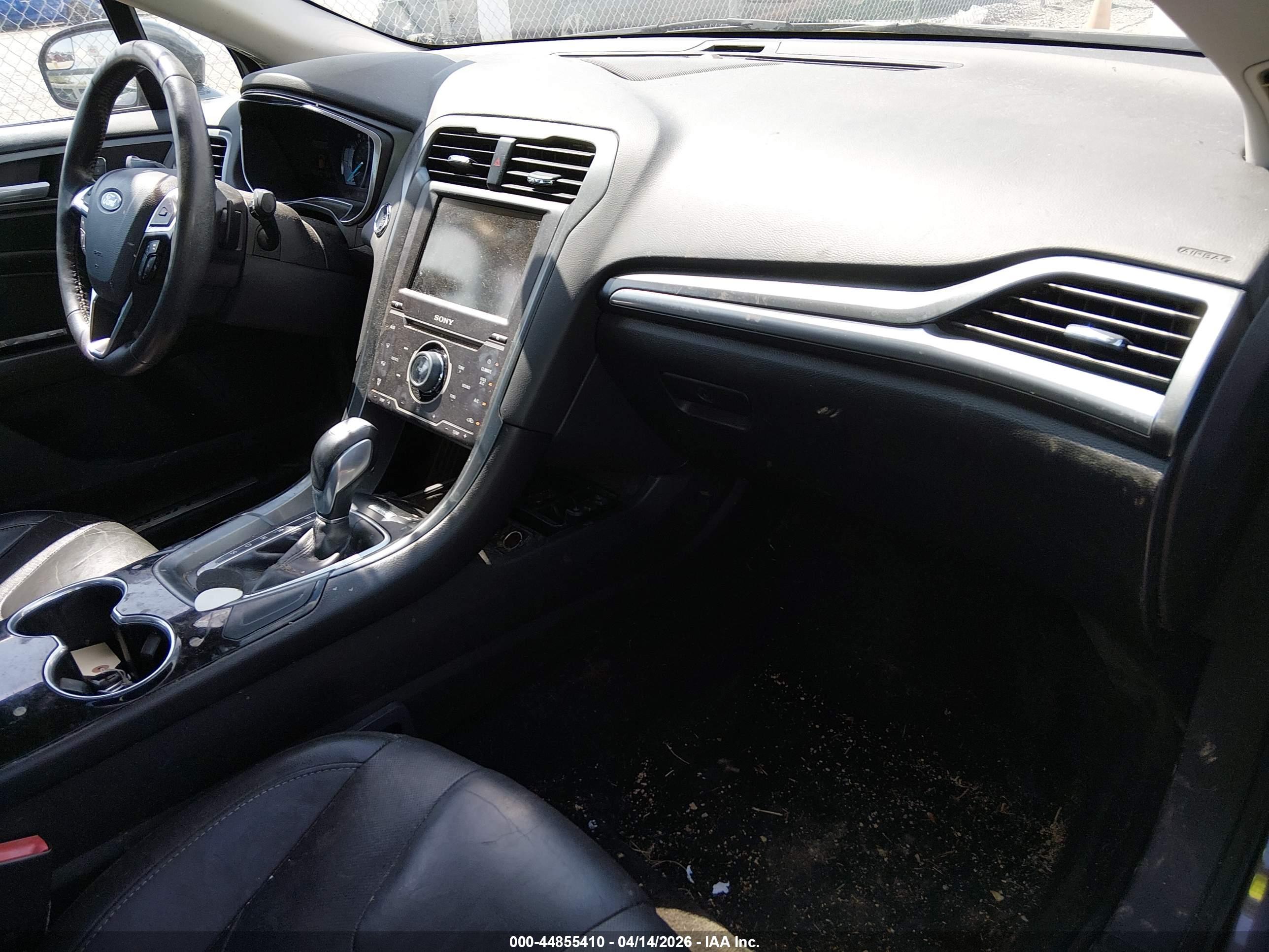 FORD FUSION image 5