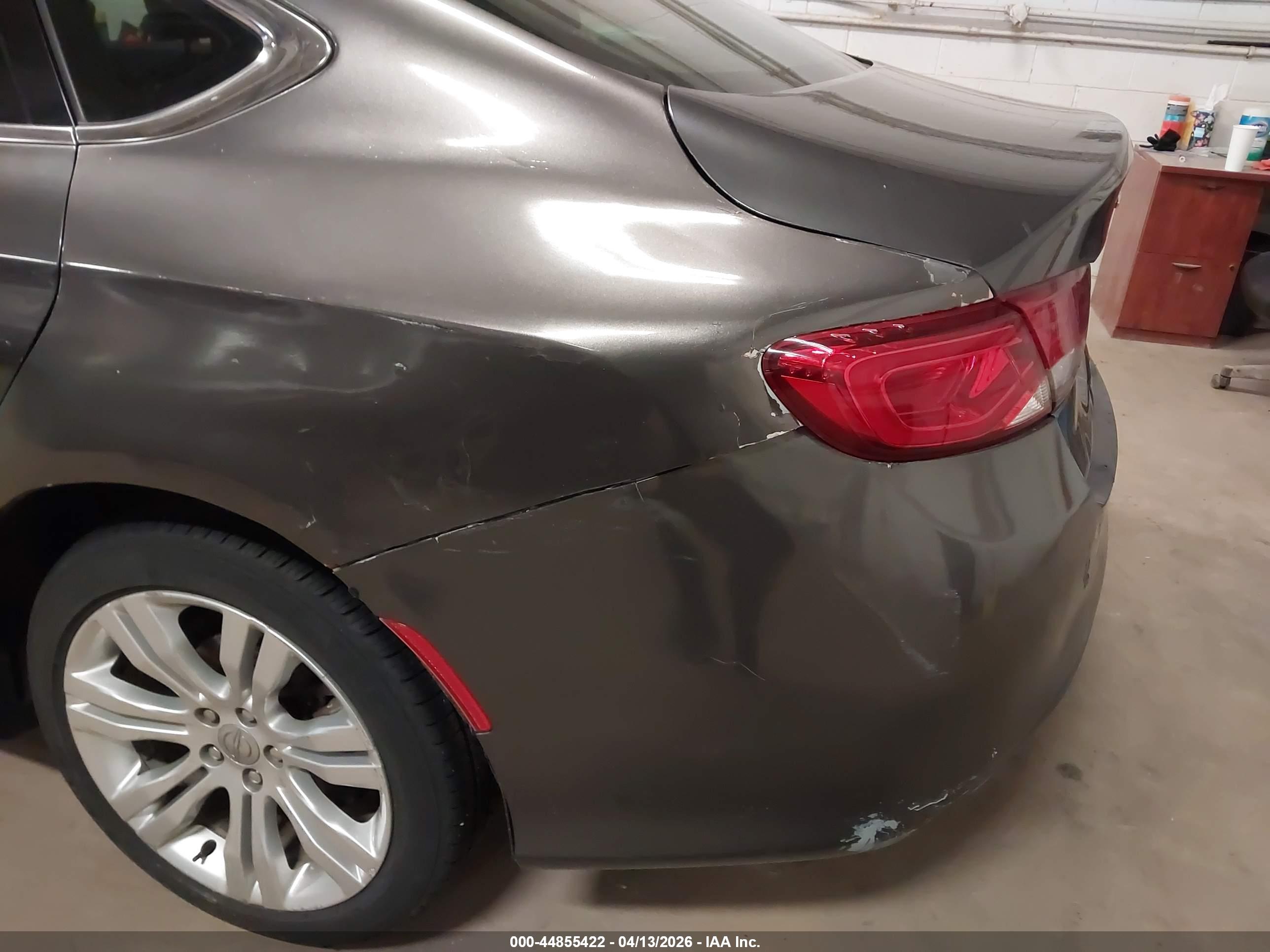 CHRYSLER 200 image 6