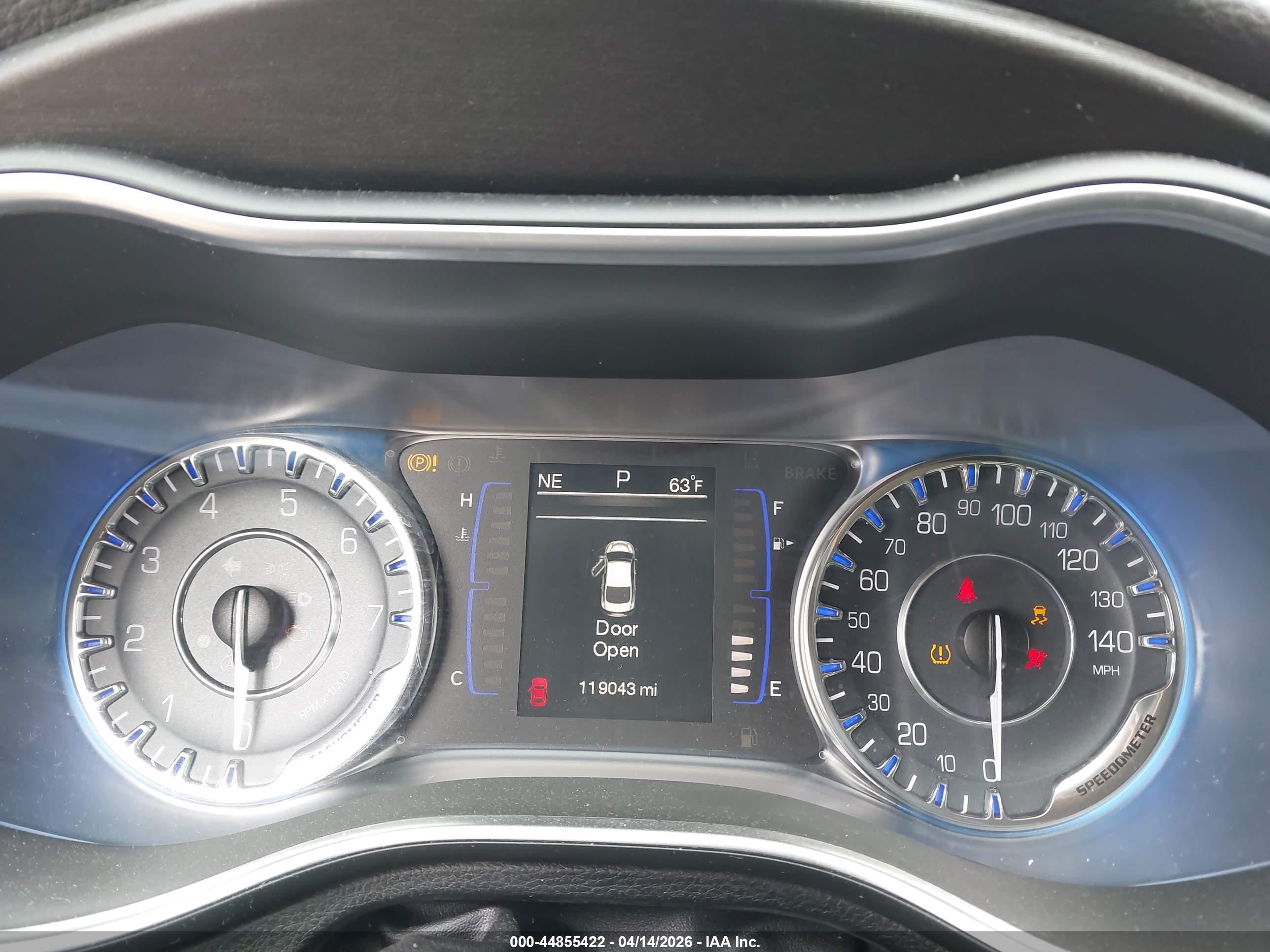 CHRYSLER 200 image 7