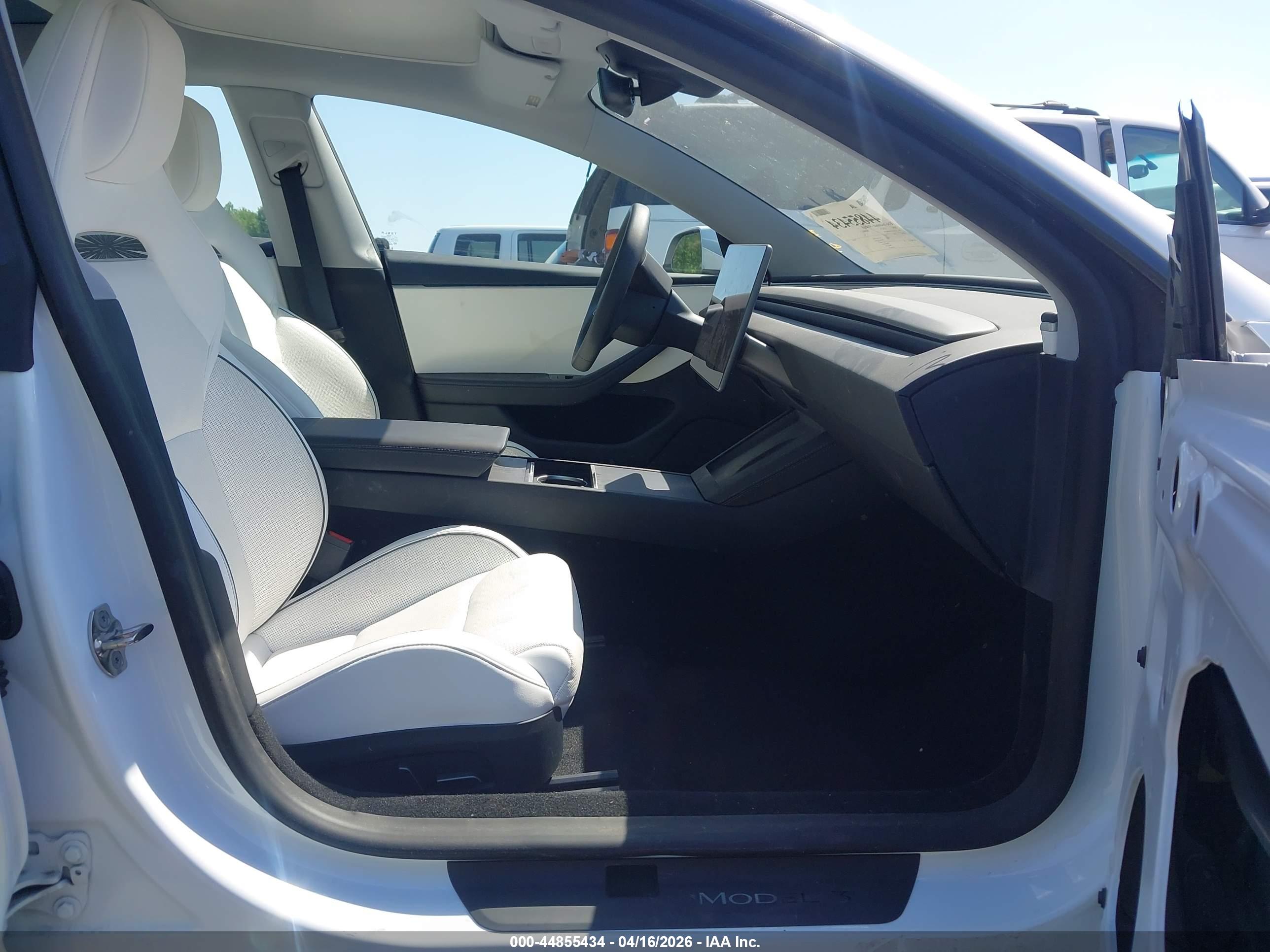 TESLA MODEL image 5