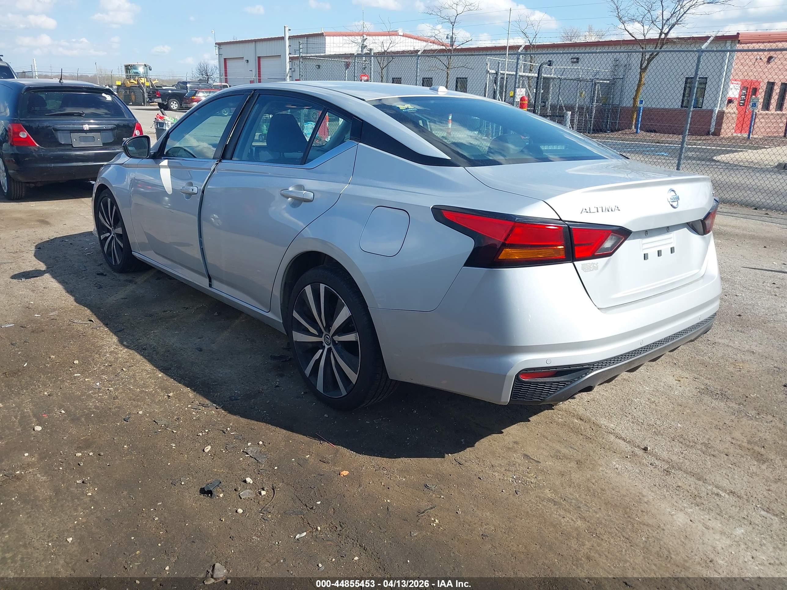 NISSAN ALTIMA image 3