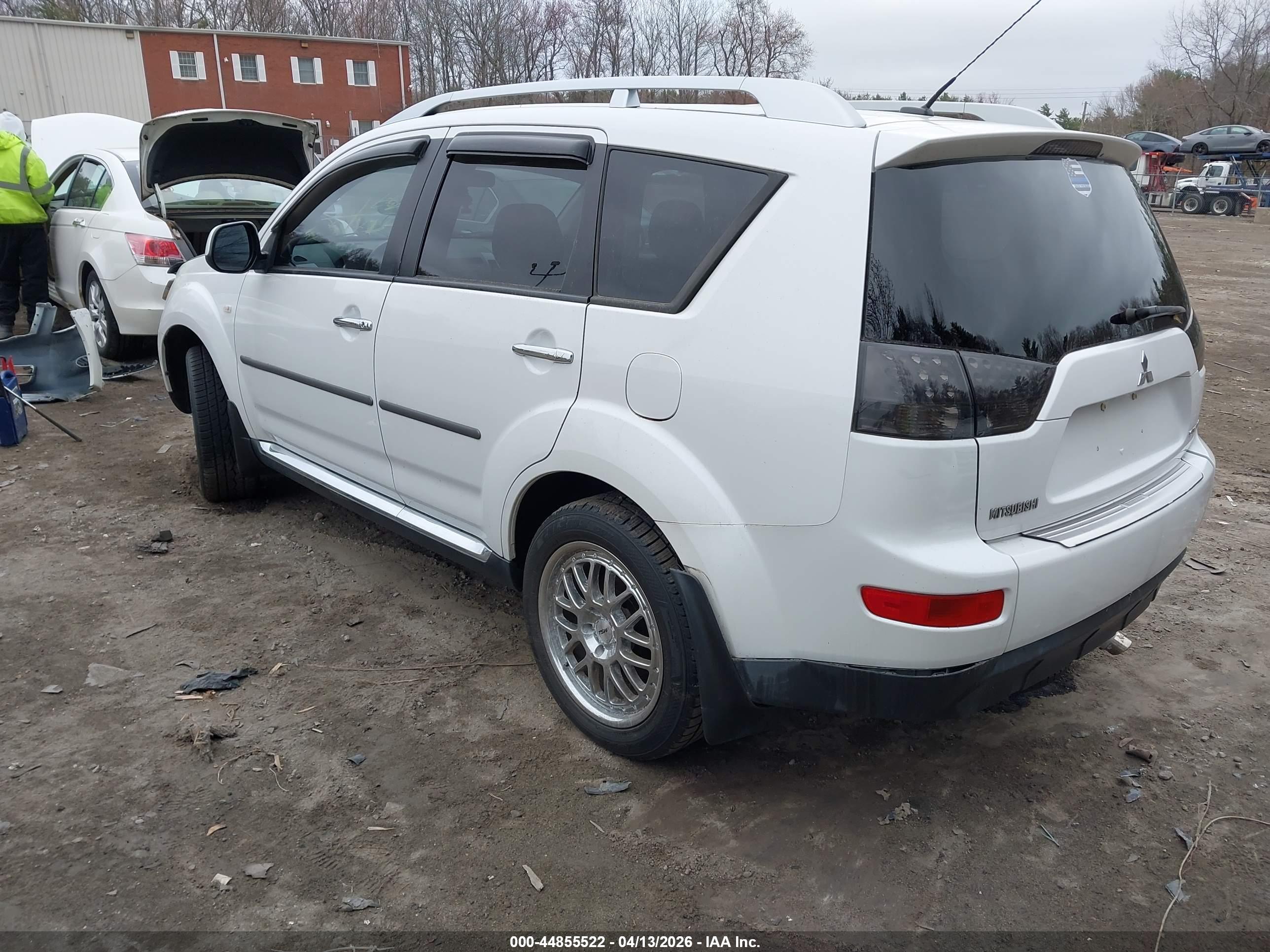 MITSUBISHI OUTLANDER image 3