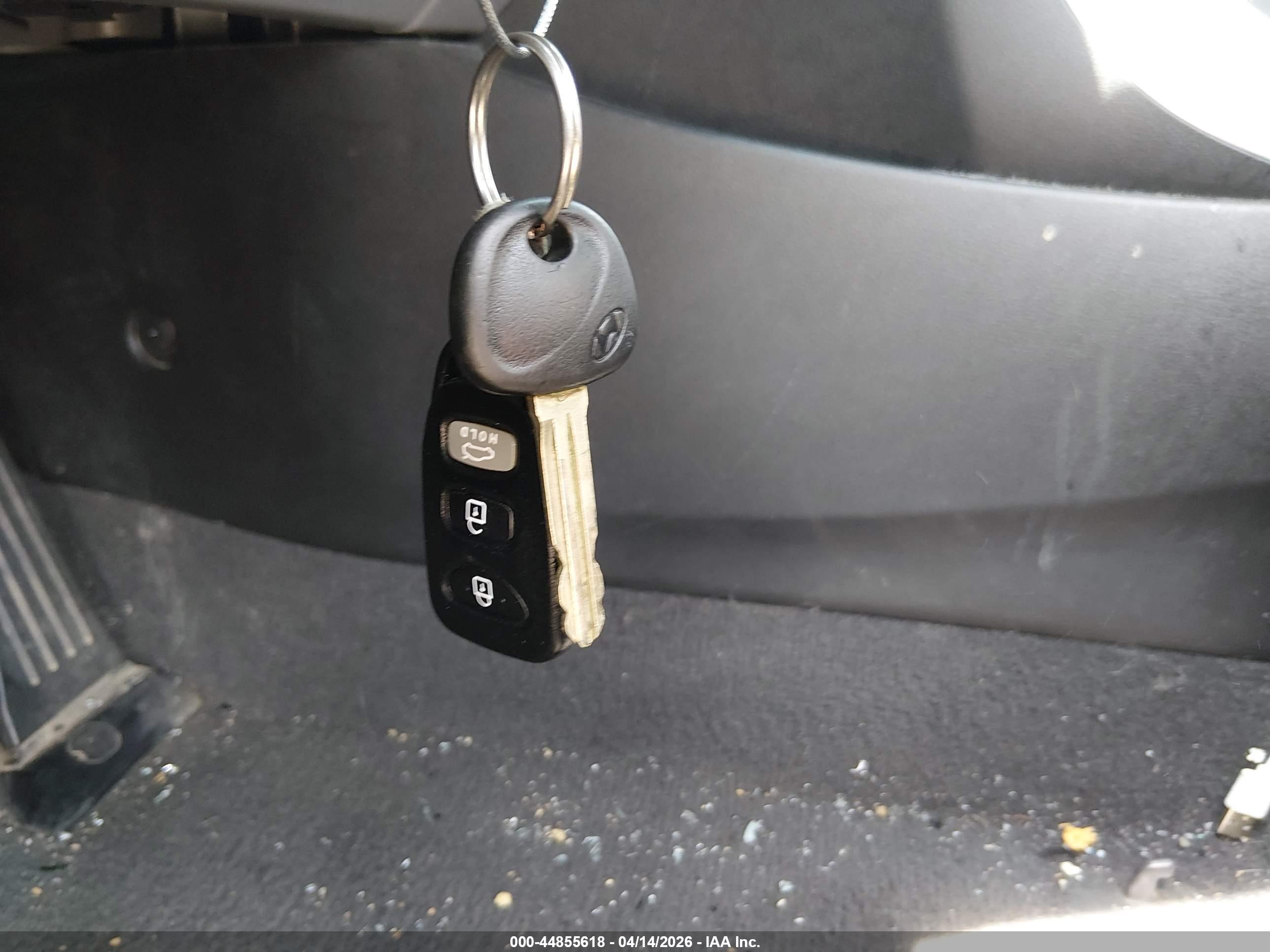HYUNDAI ELANTRA image 11