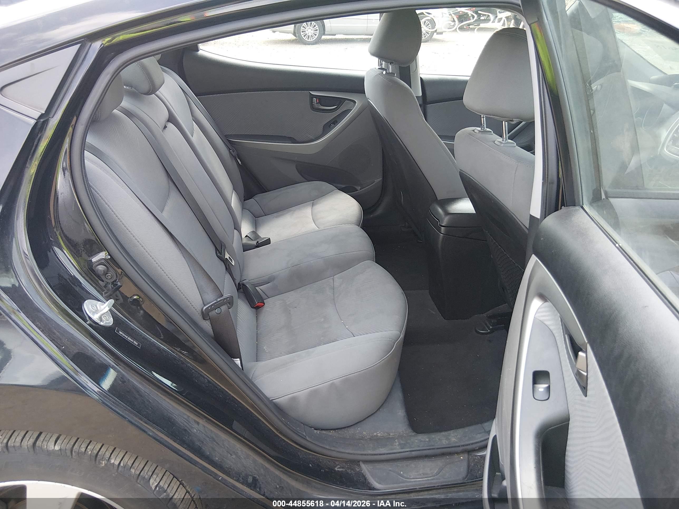 HYUNDAI ELANTRA image 8