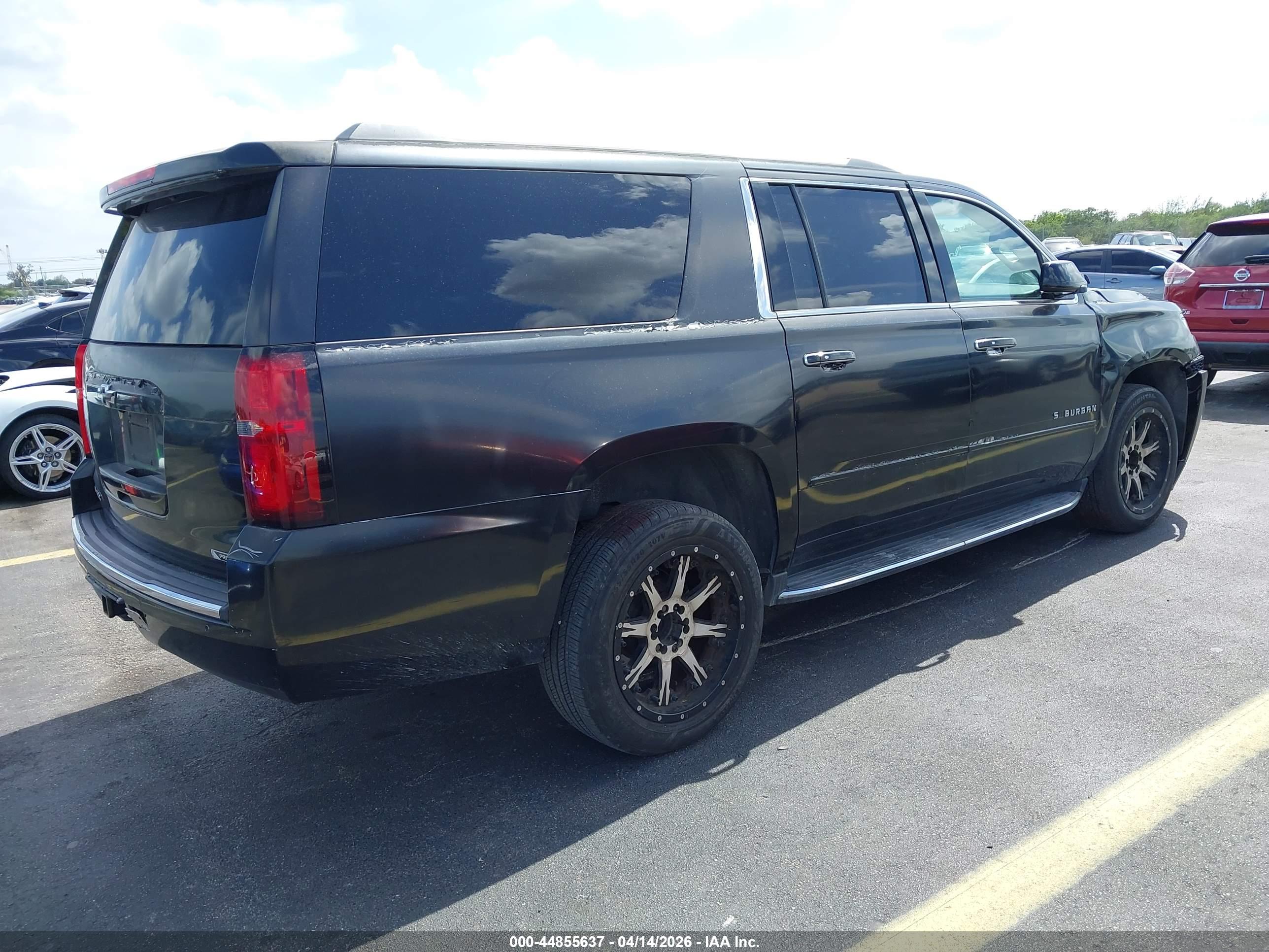 CHEVROLET SUBURBAN image 4