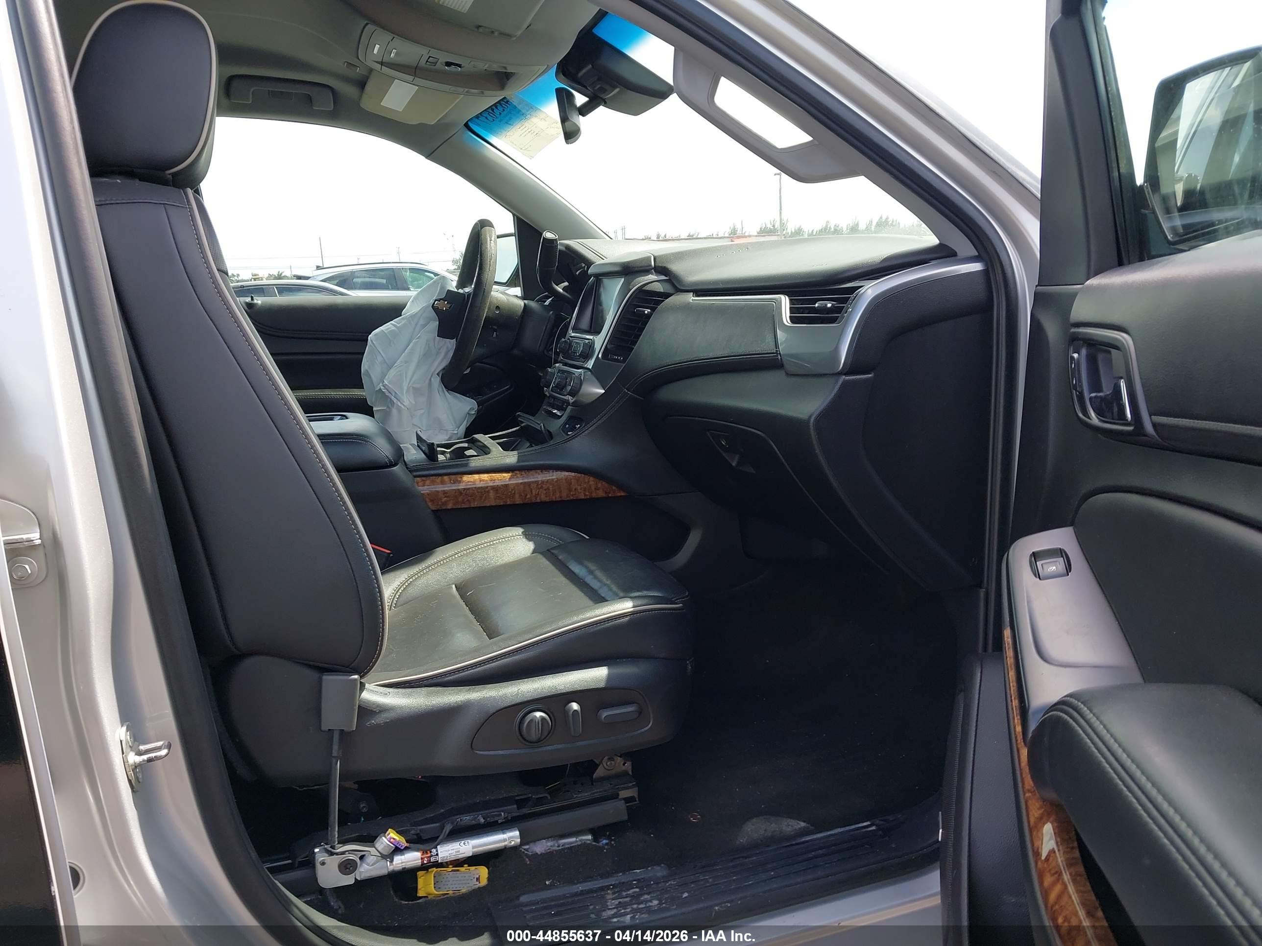 CHEVROLET SUBURBAN image 5