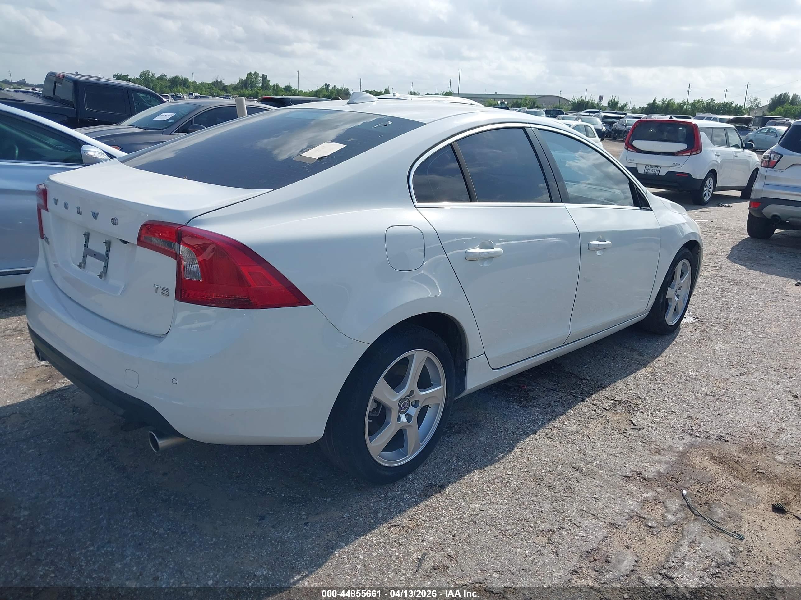 VOLVO S60 image 4