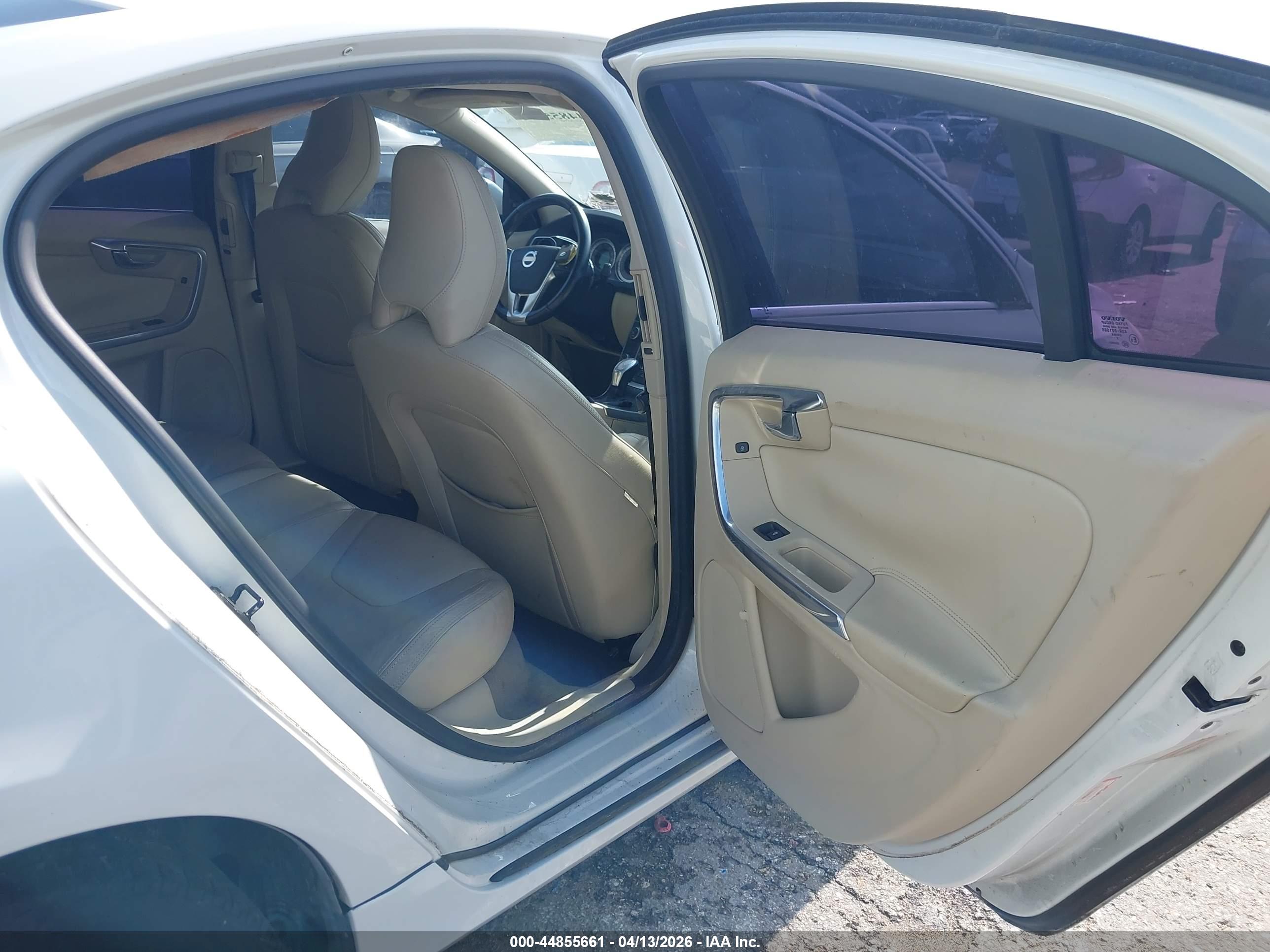 VOLVO S60 image 8