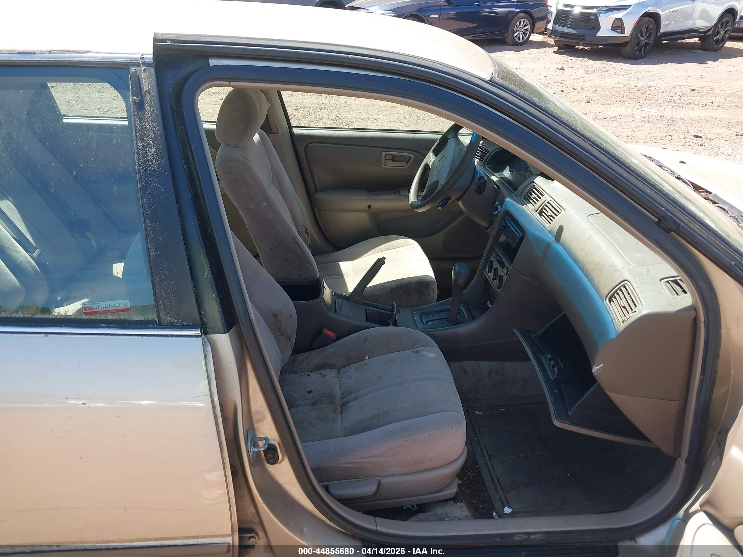 TOYOTA CAMRY image 5
