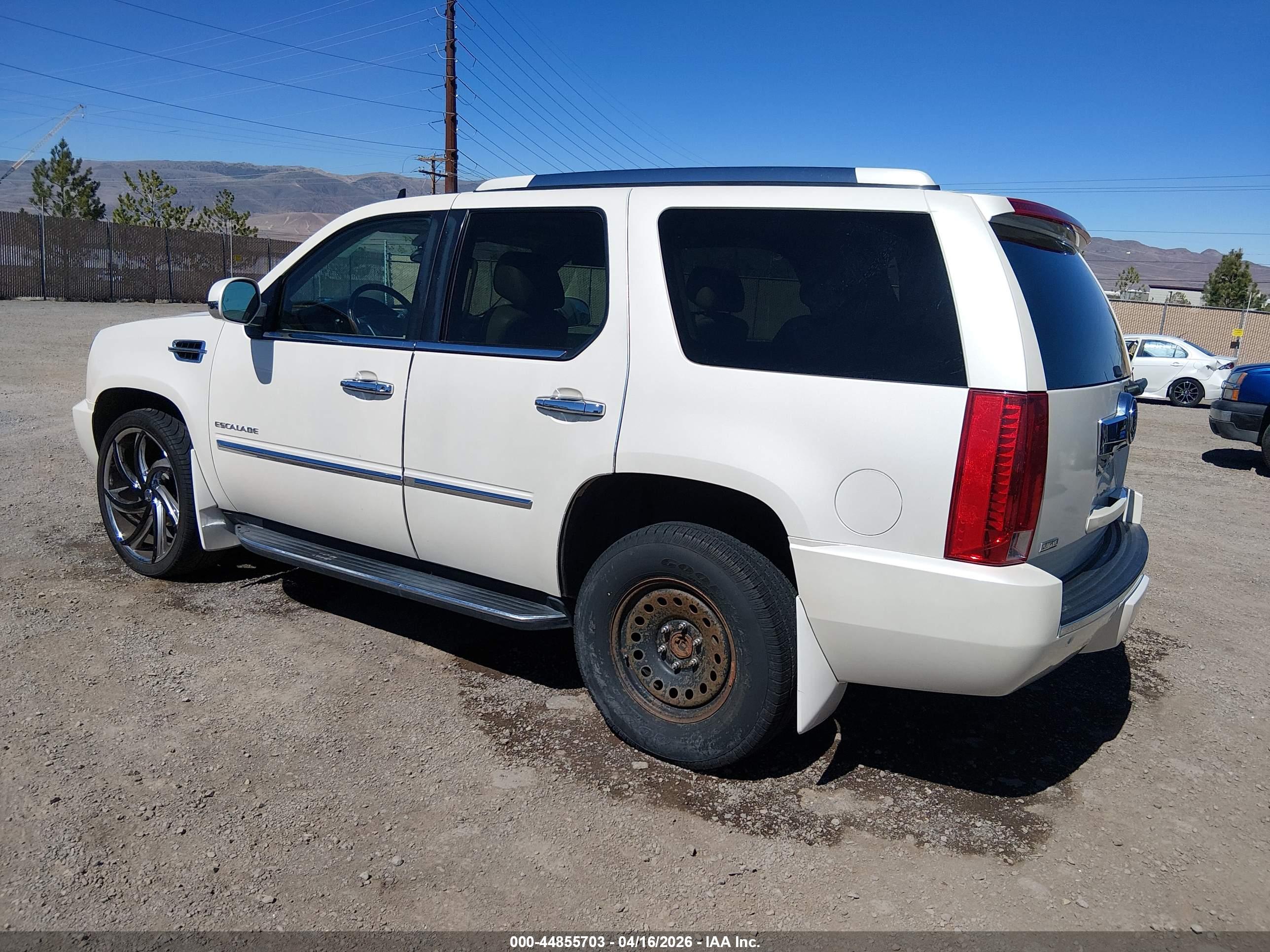 CADILLAC ESCALADE image 3