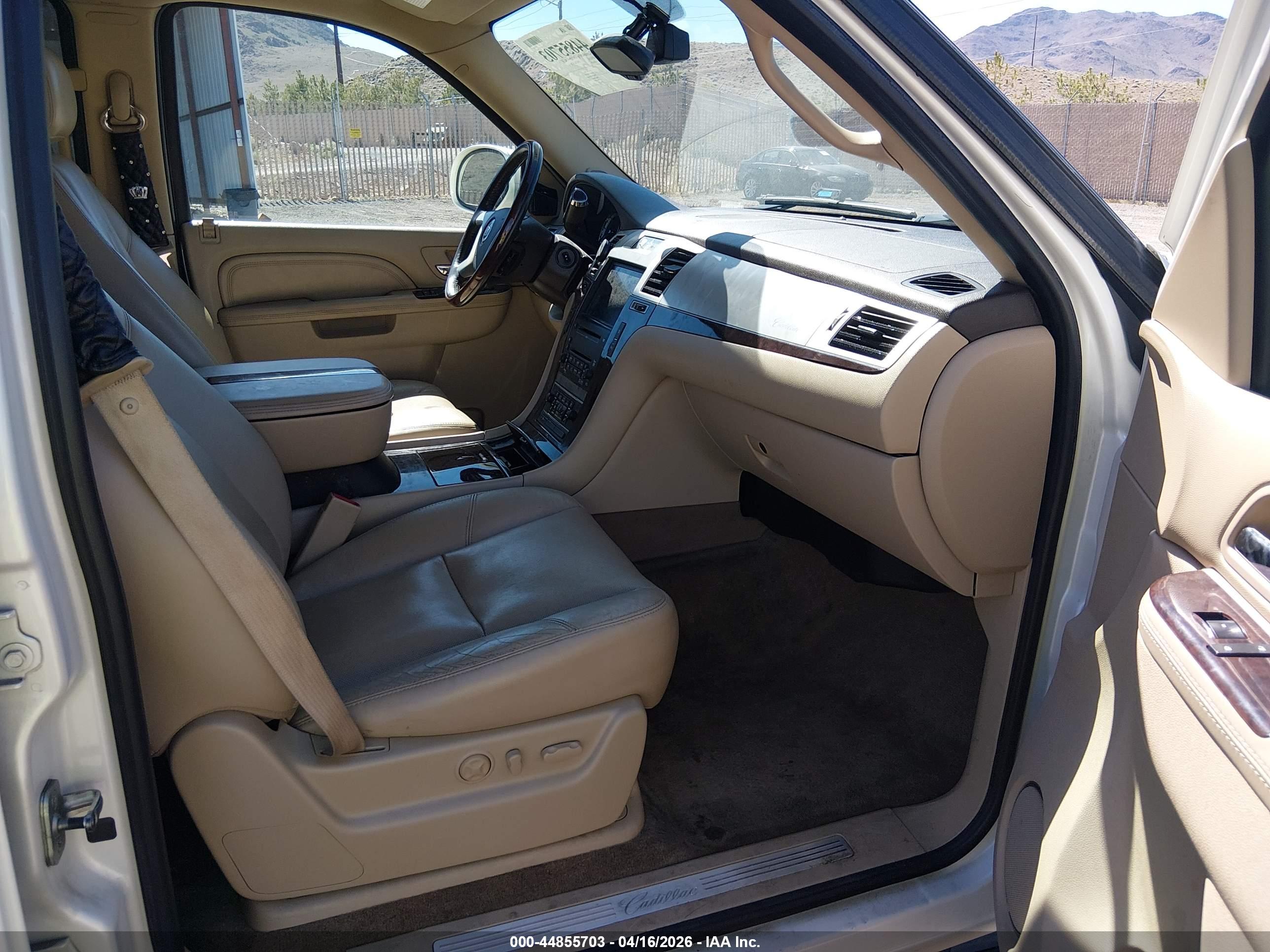 CADILLAC ESCALADE image 5