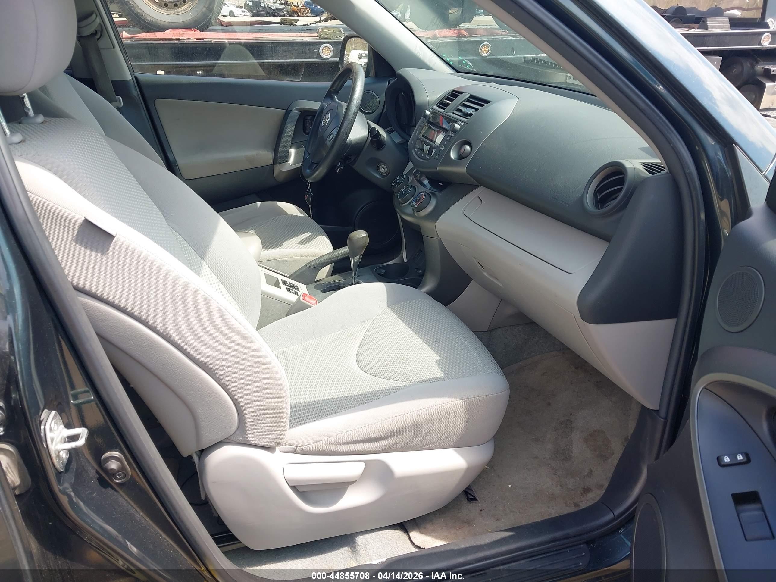 TOYOTA RAV4 image 5