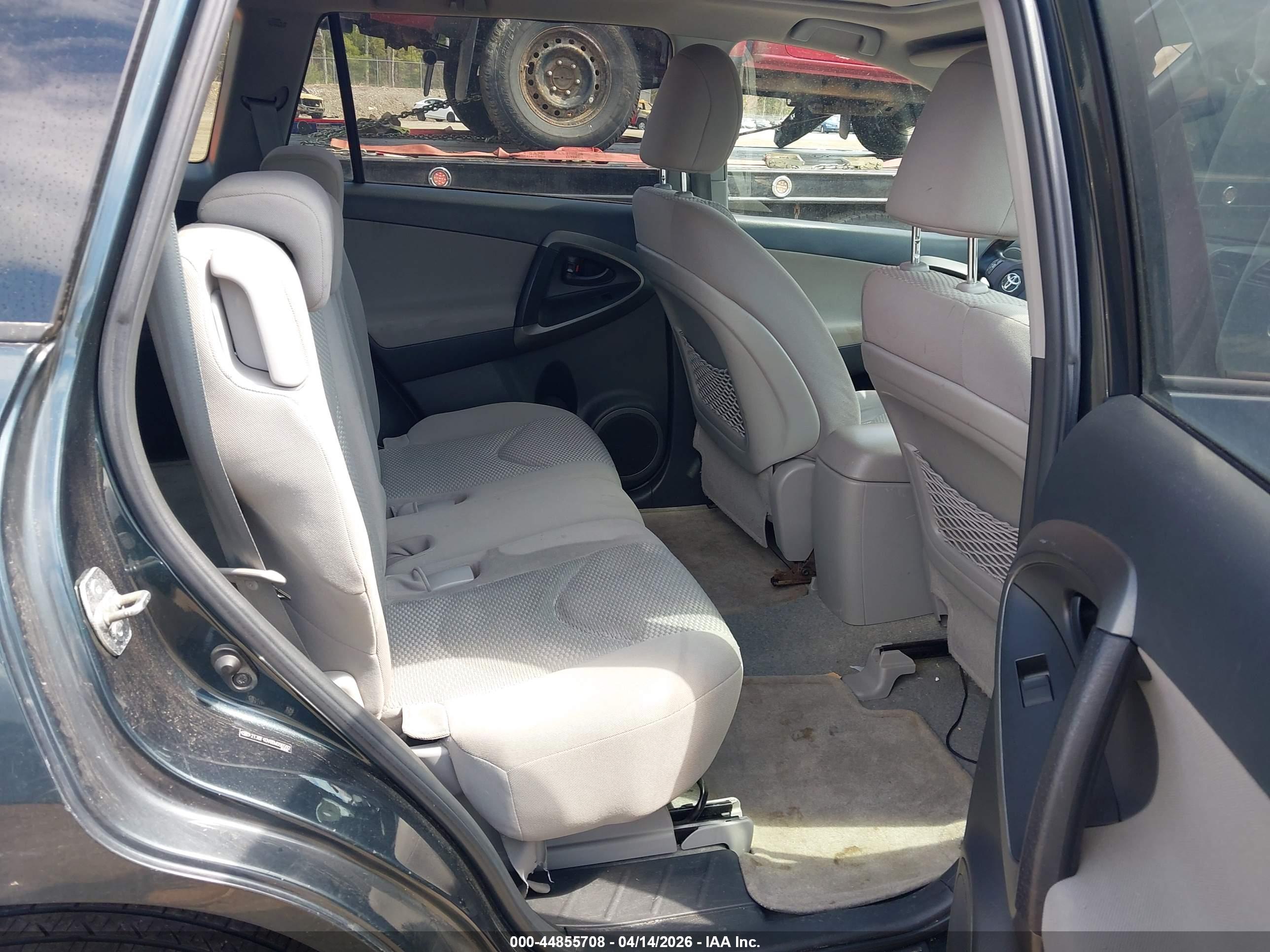 TOYOTA RAV4 image 8