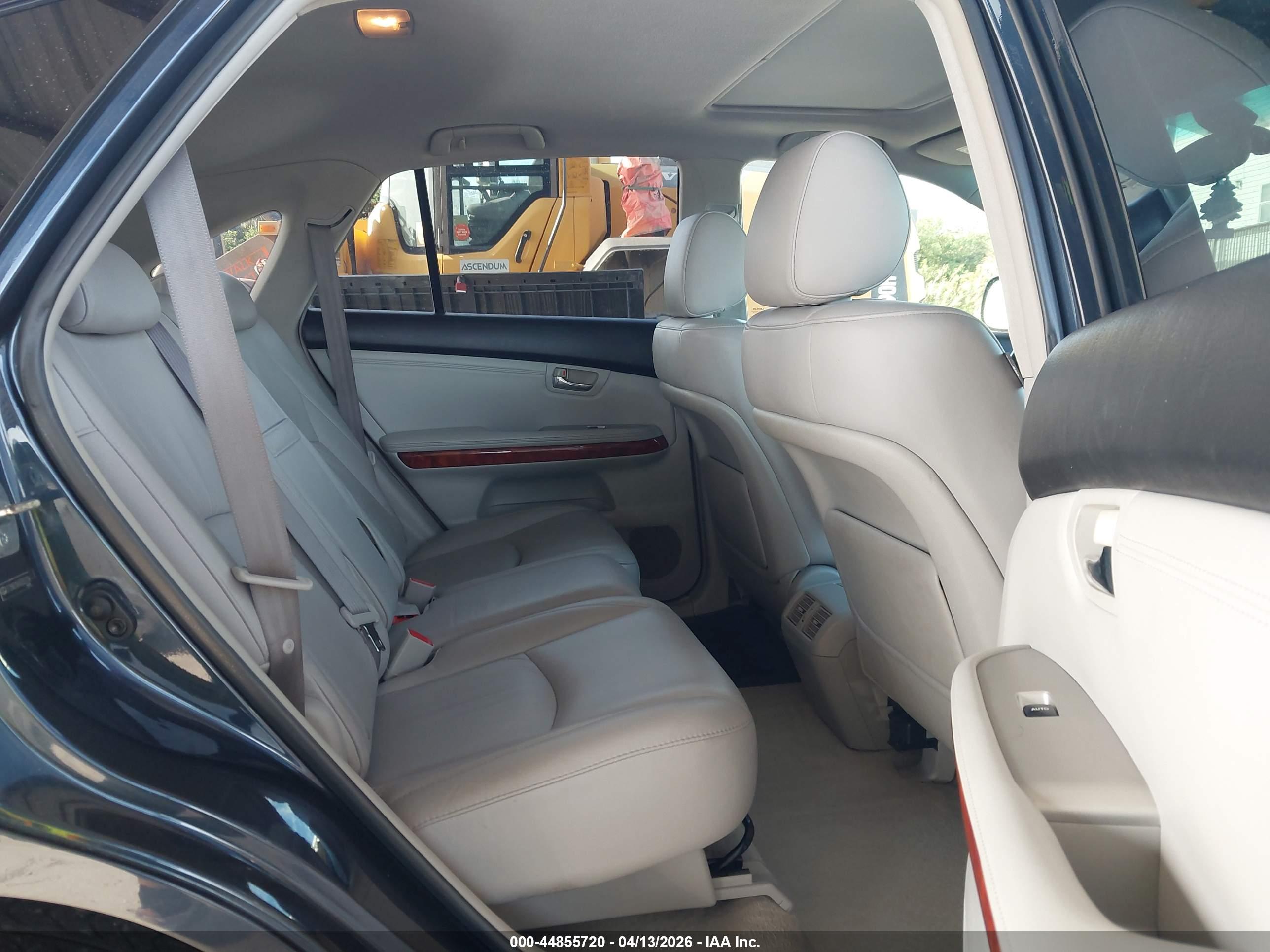 LEXUS RX image 8