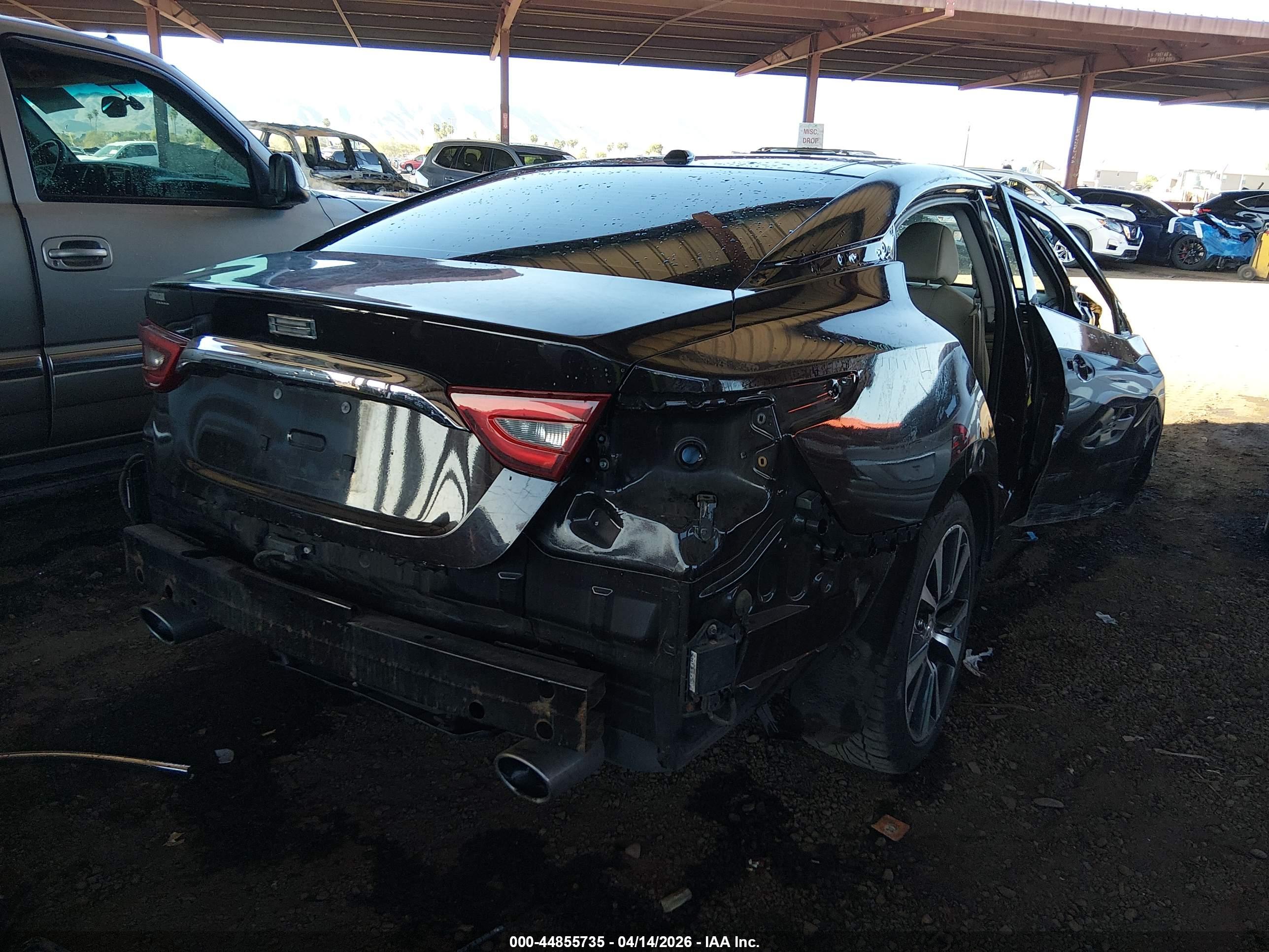 NISSAN MAXIMA image 4
