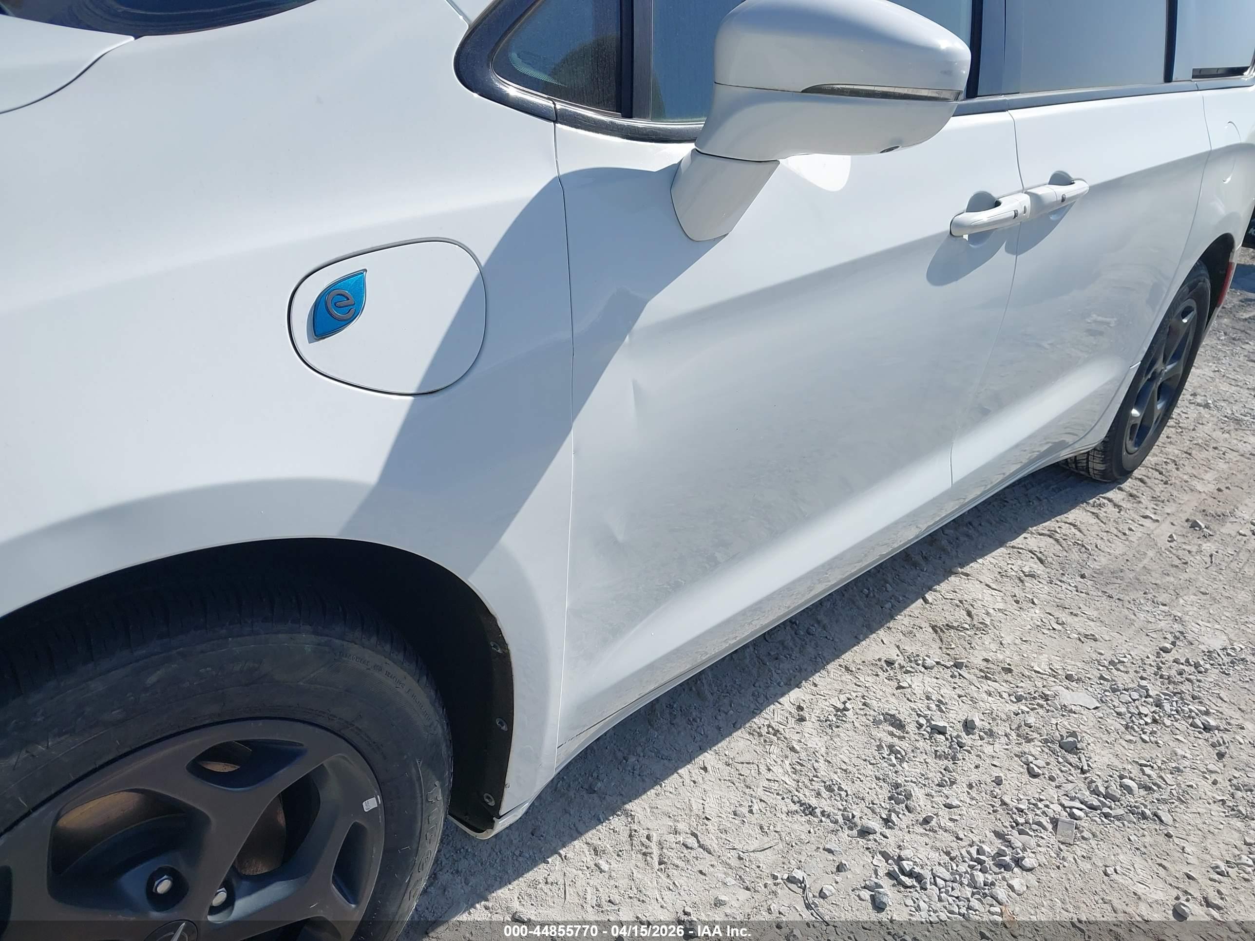 CHRYSLER PACIFICA image 6