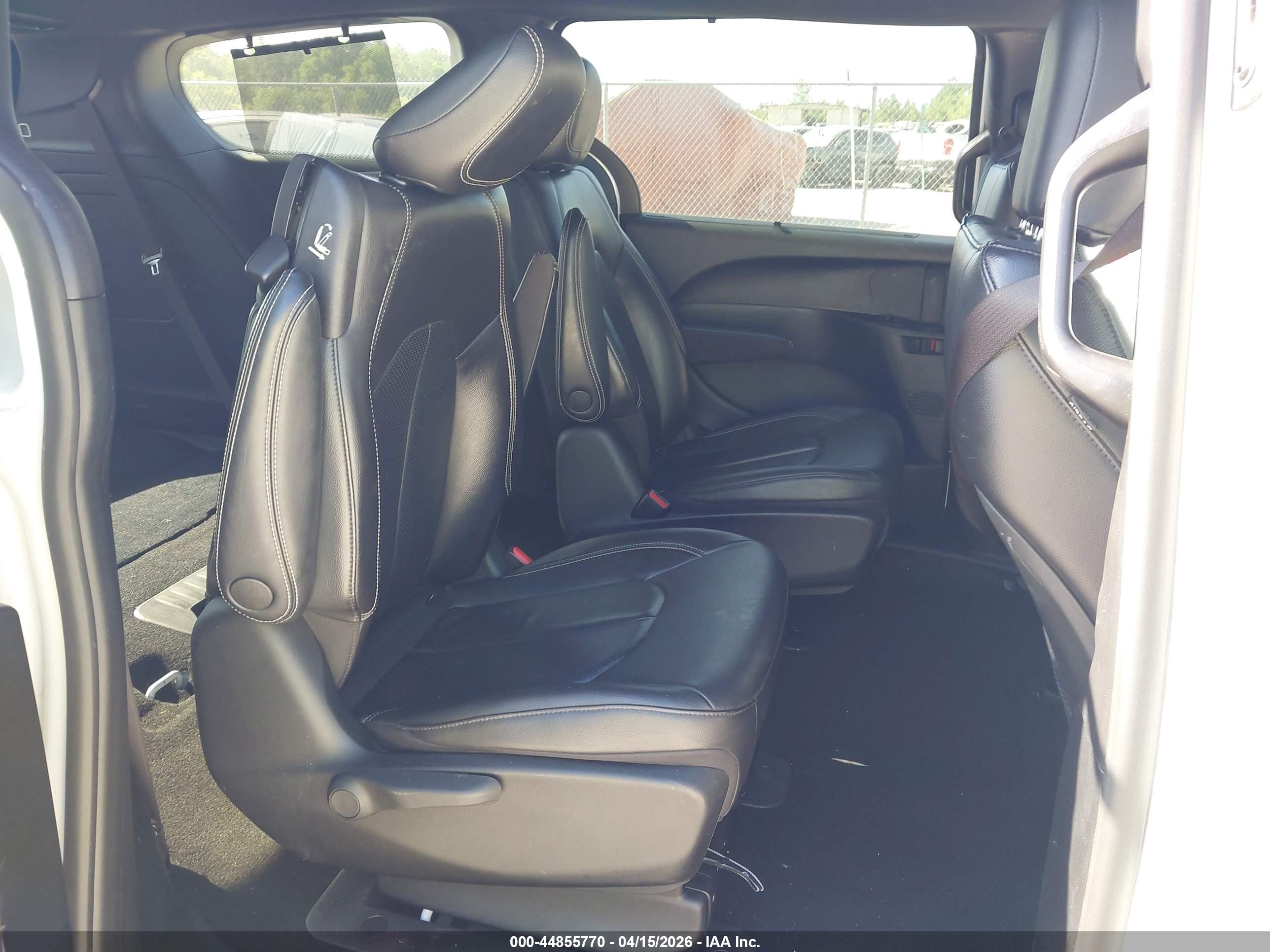 CHRYSLER PACIFICA image 8