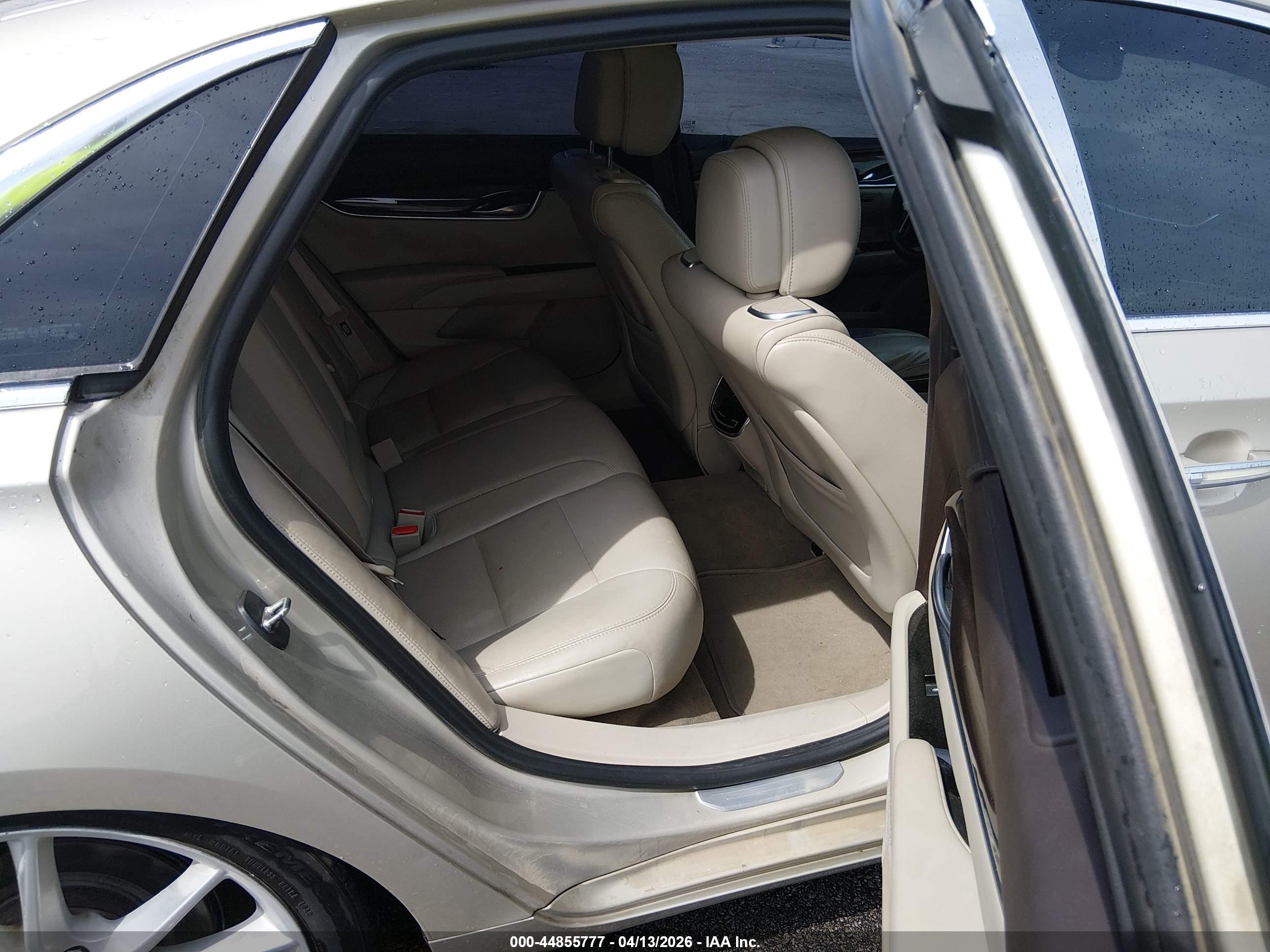 CADILLAC XTS image 8