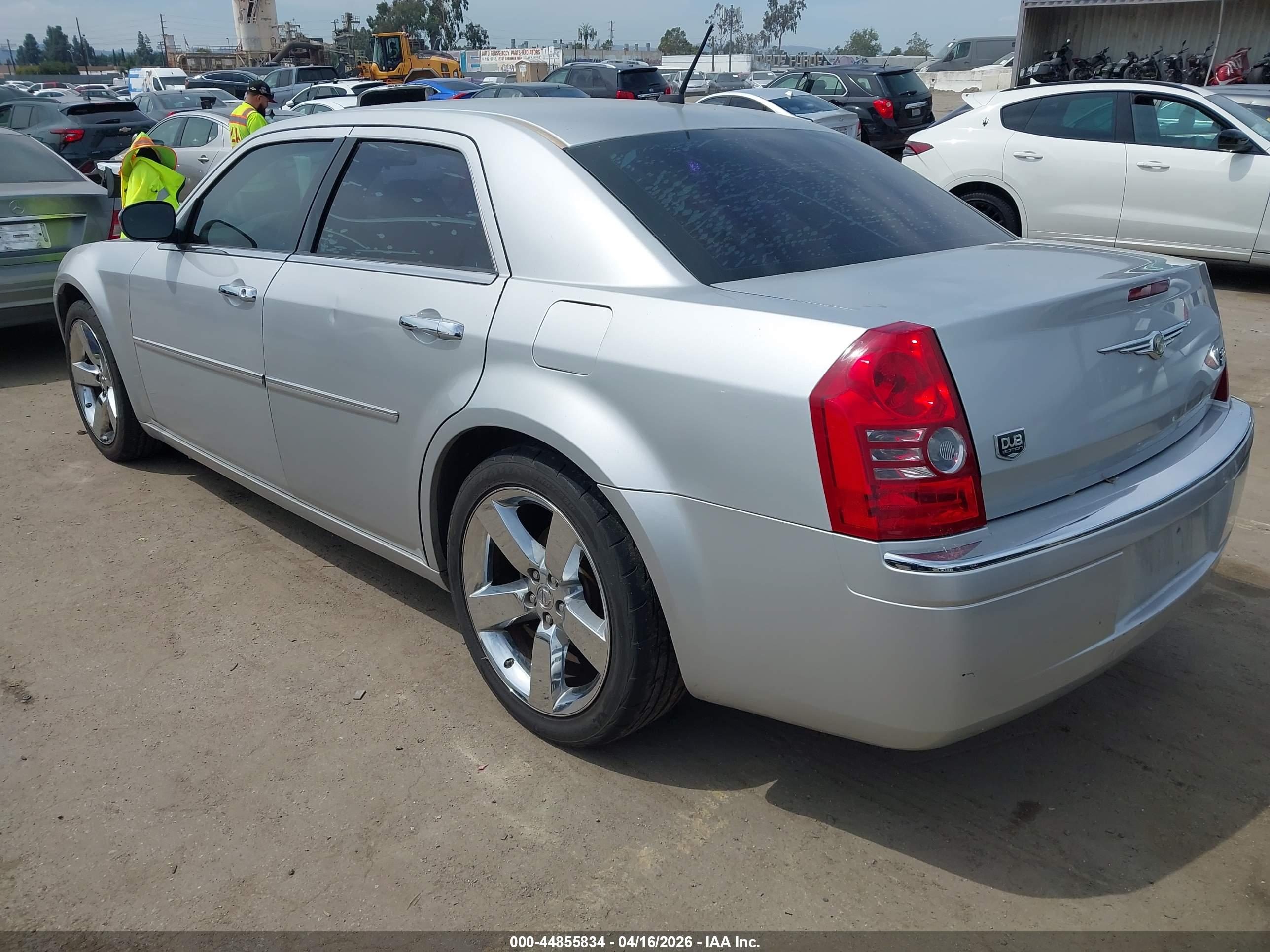 CHRYSLER 300 image 3