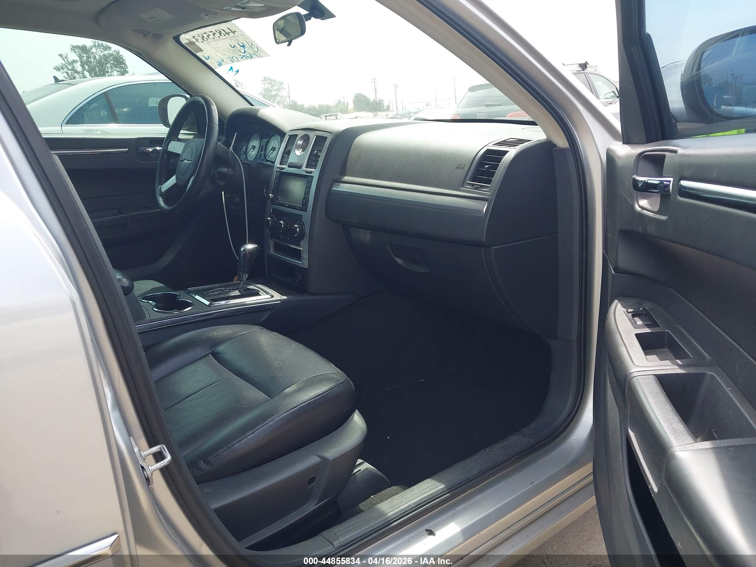 CHRYSLER 300 image 5