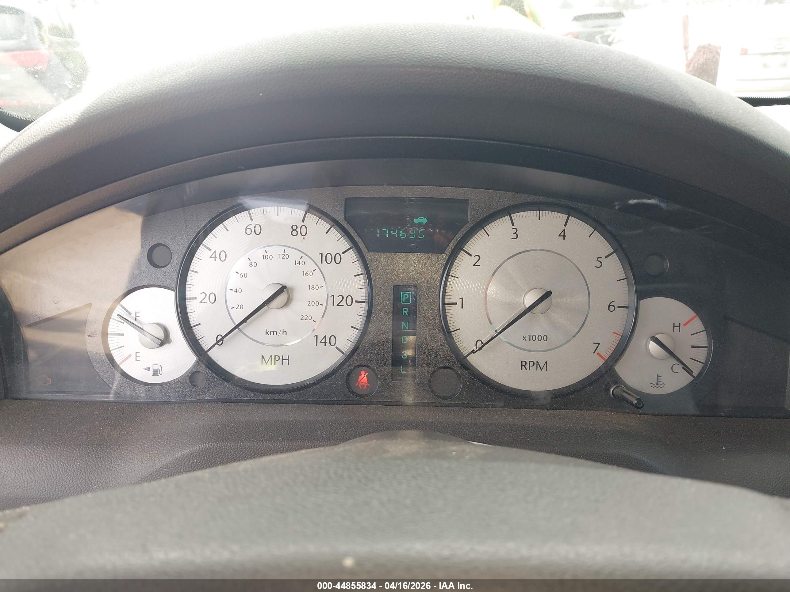CHRYSLER 300 image 7