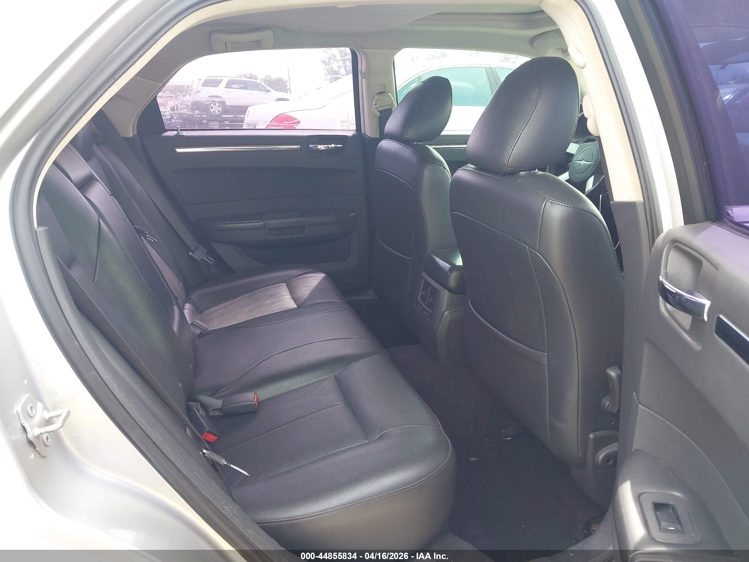 CHRYSLER 300 image 8