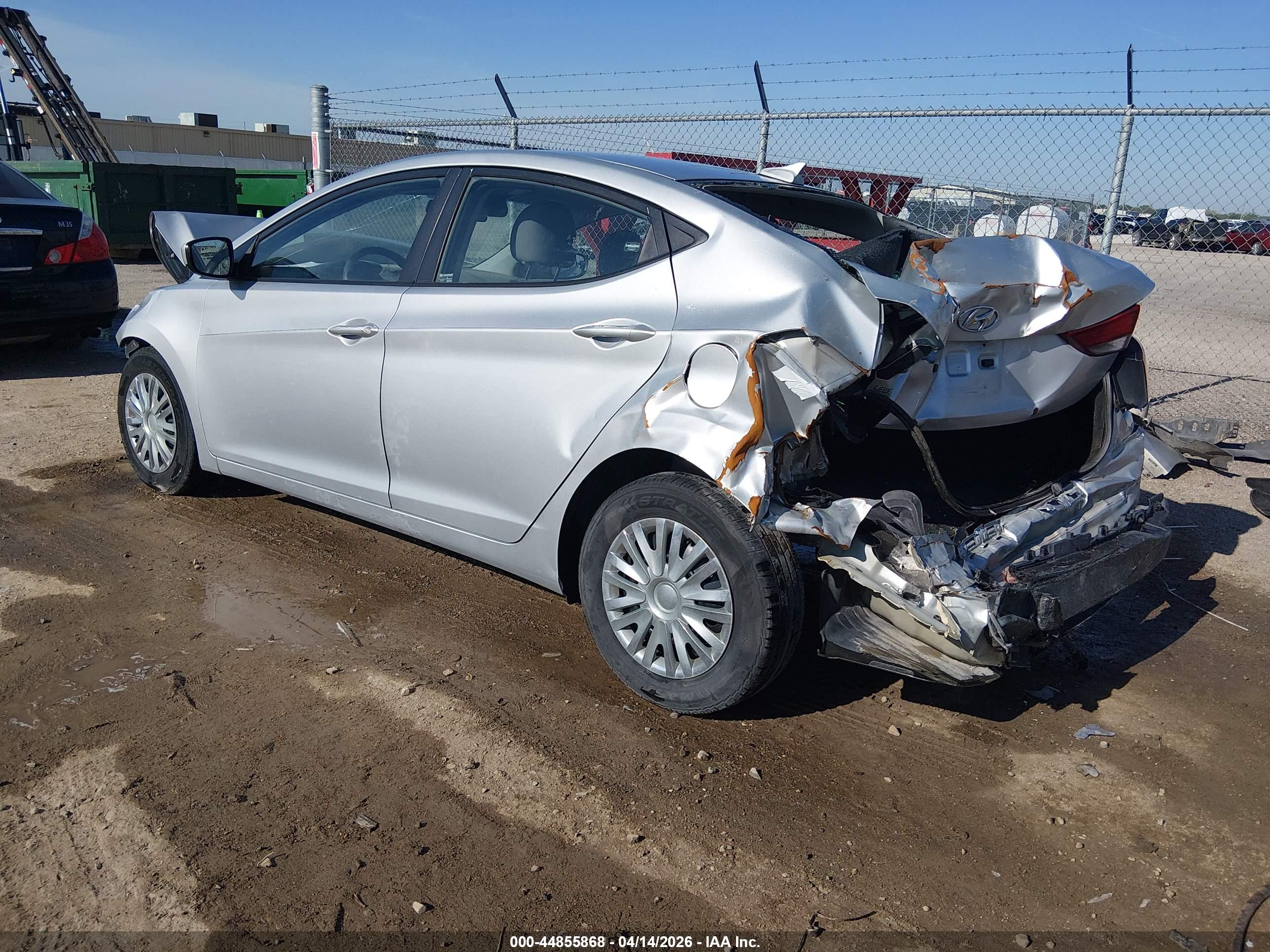 HYUNDAI ELANTRA image 3