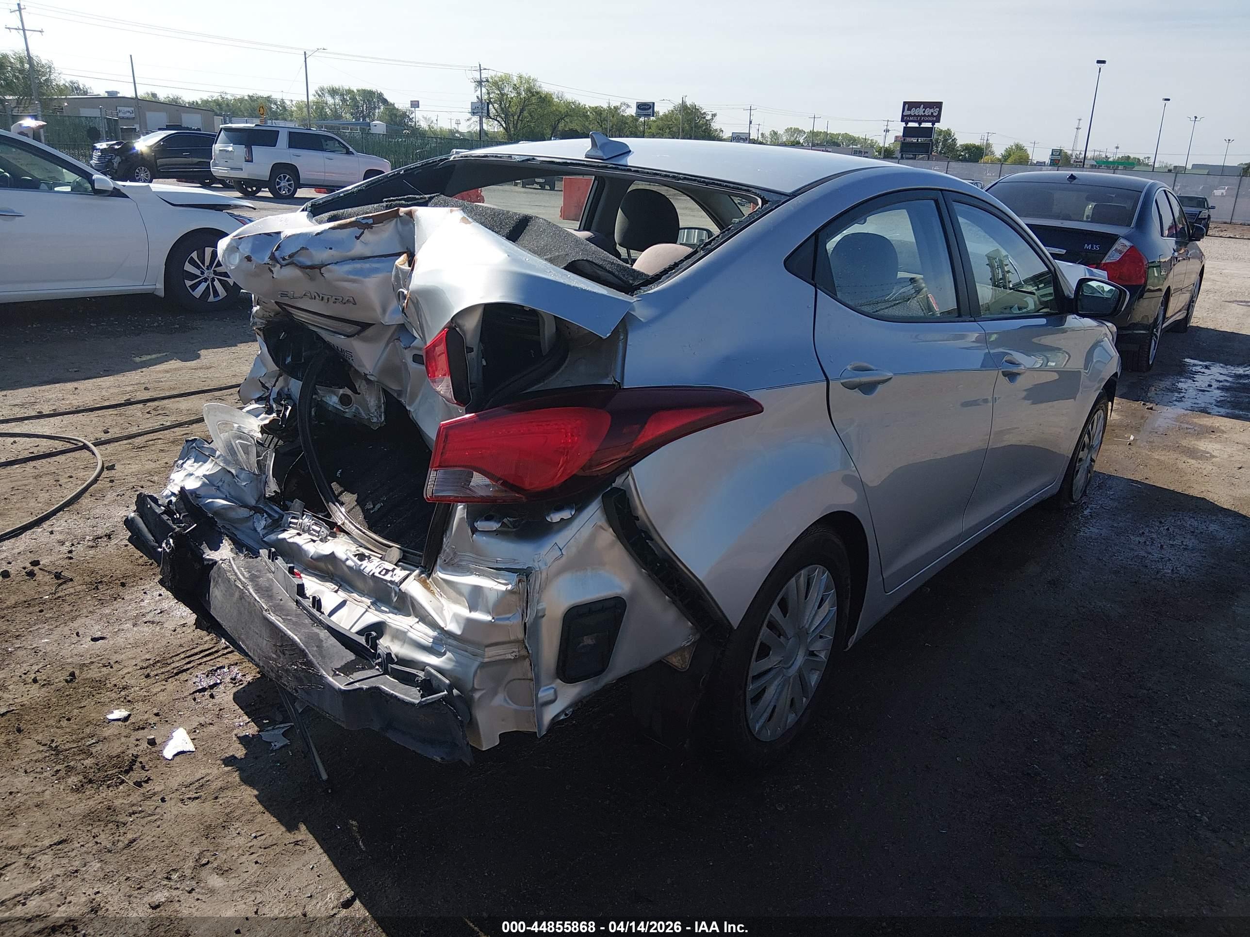 HYUNDAI ELANTRA image 4