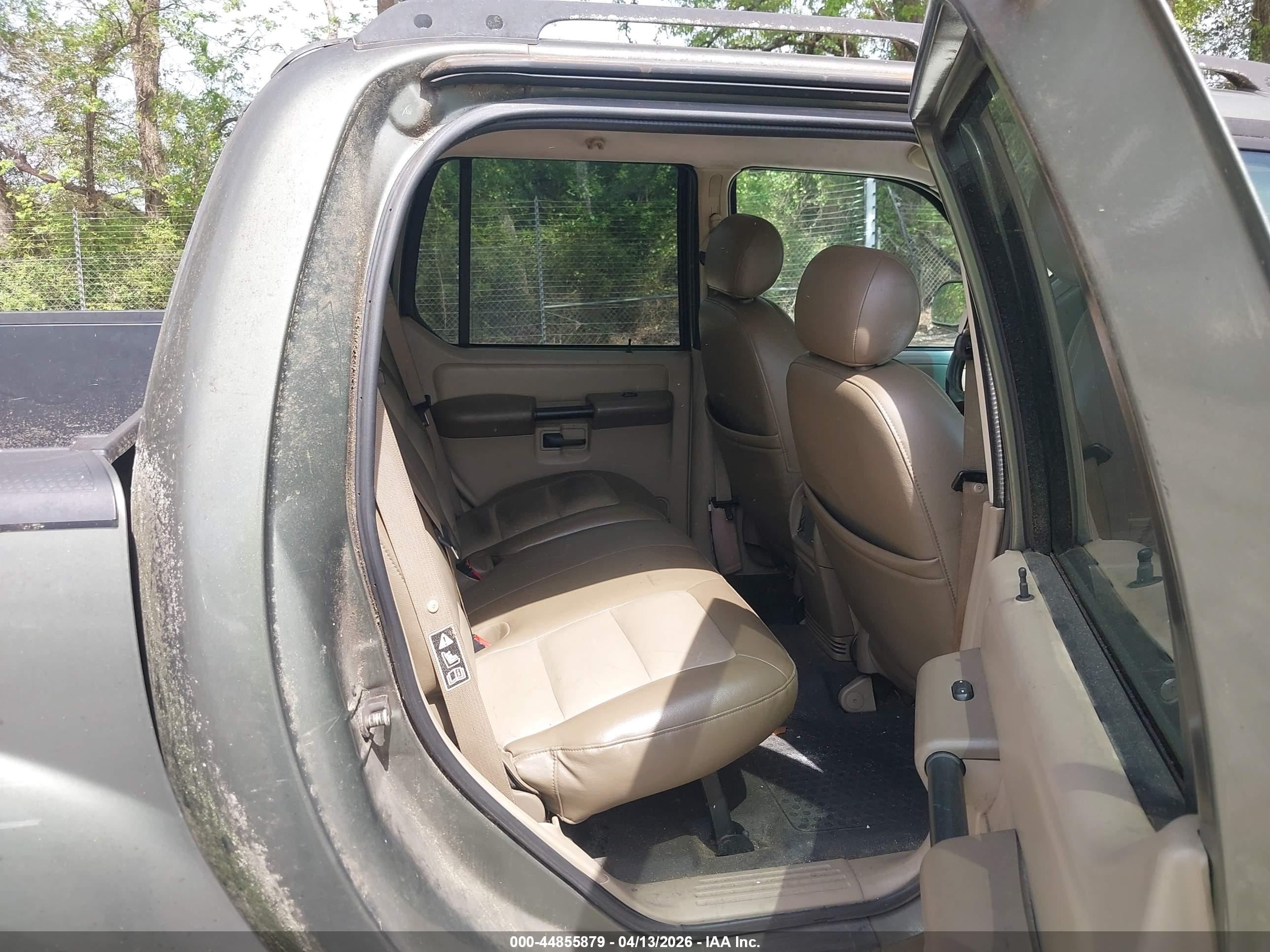 FORD EXPLORER image 8
