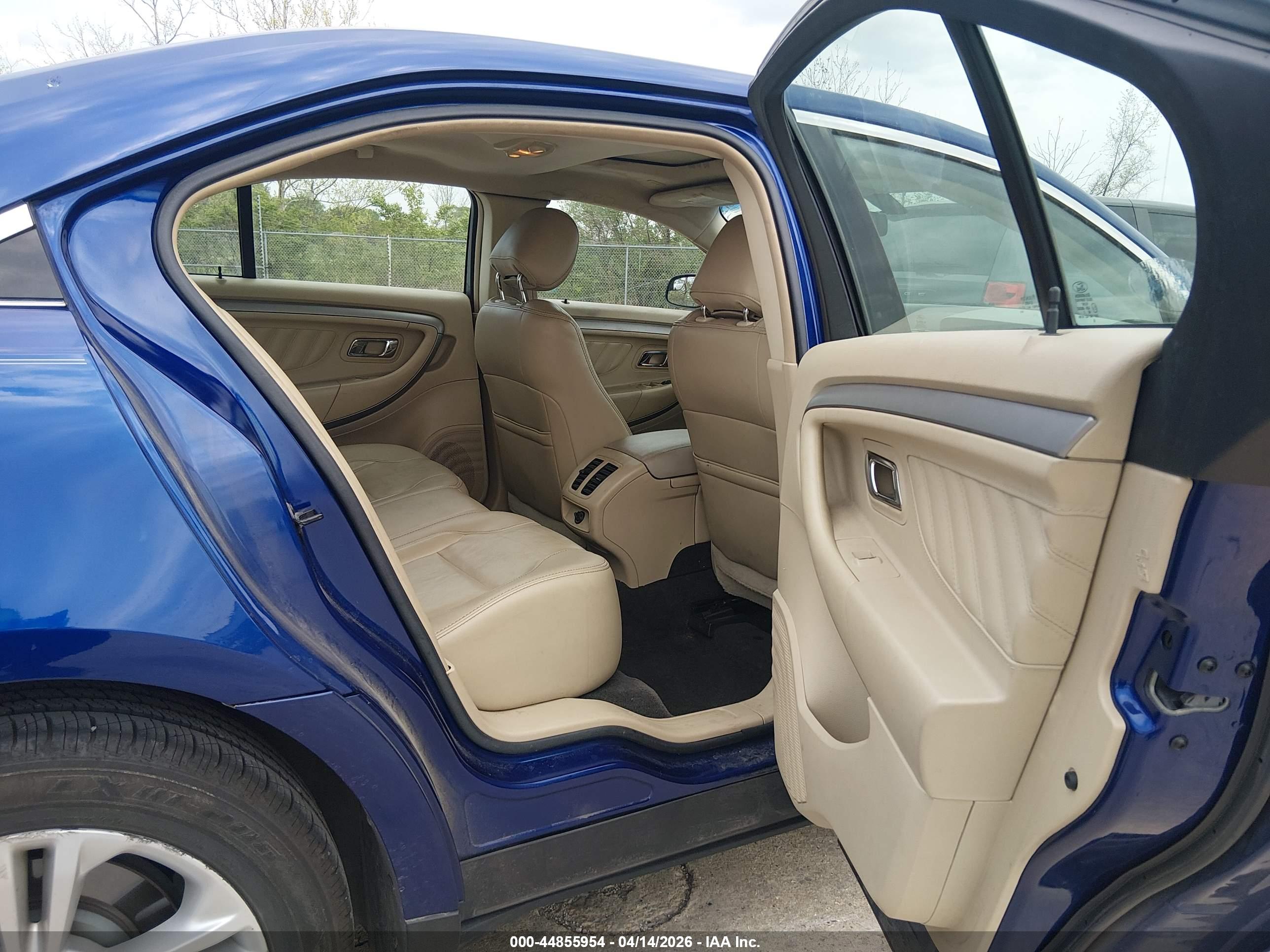 FORD TAURUS image 8