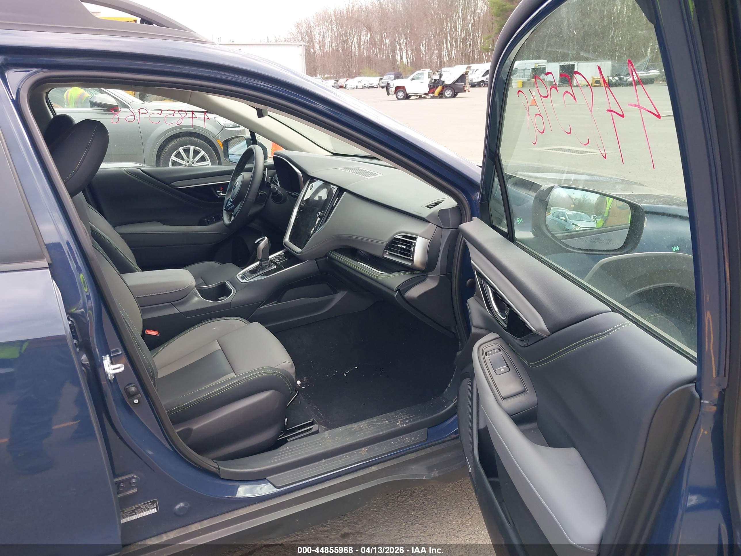 SUBARU OUTBACK image 5