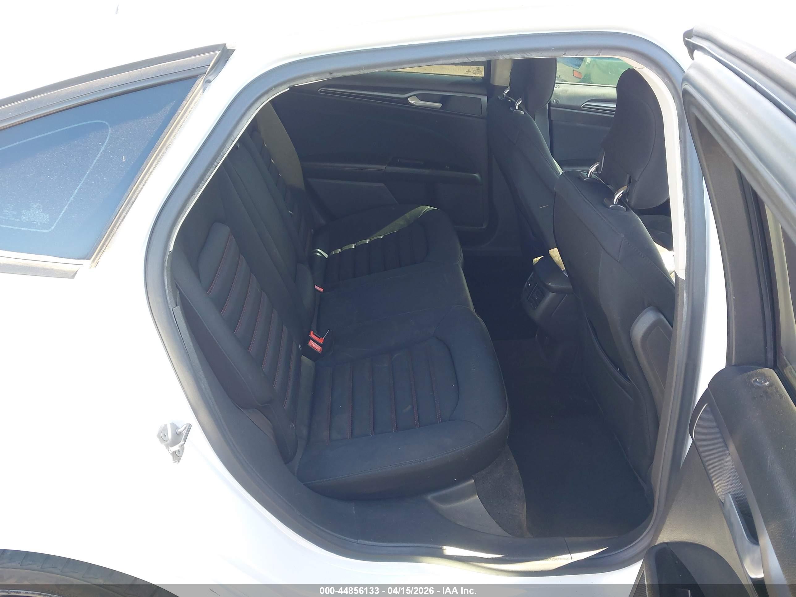FORD FUSION image 8