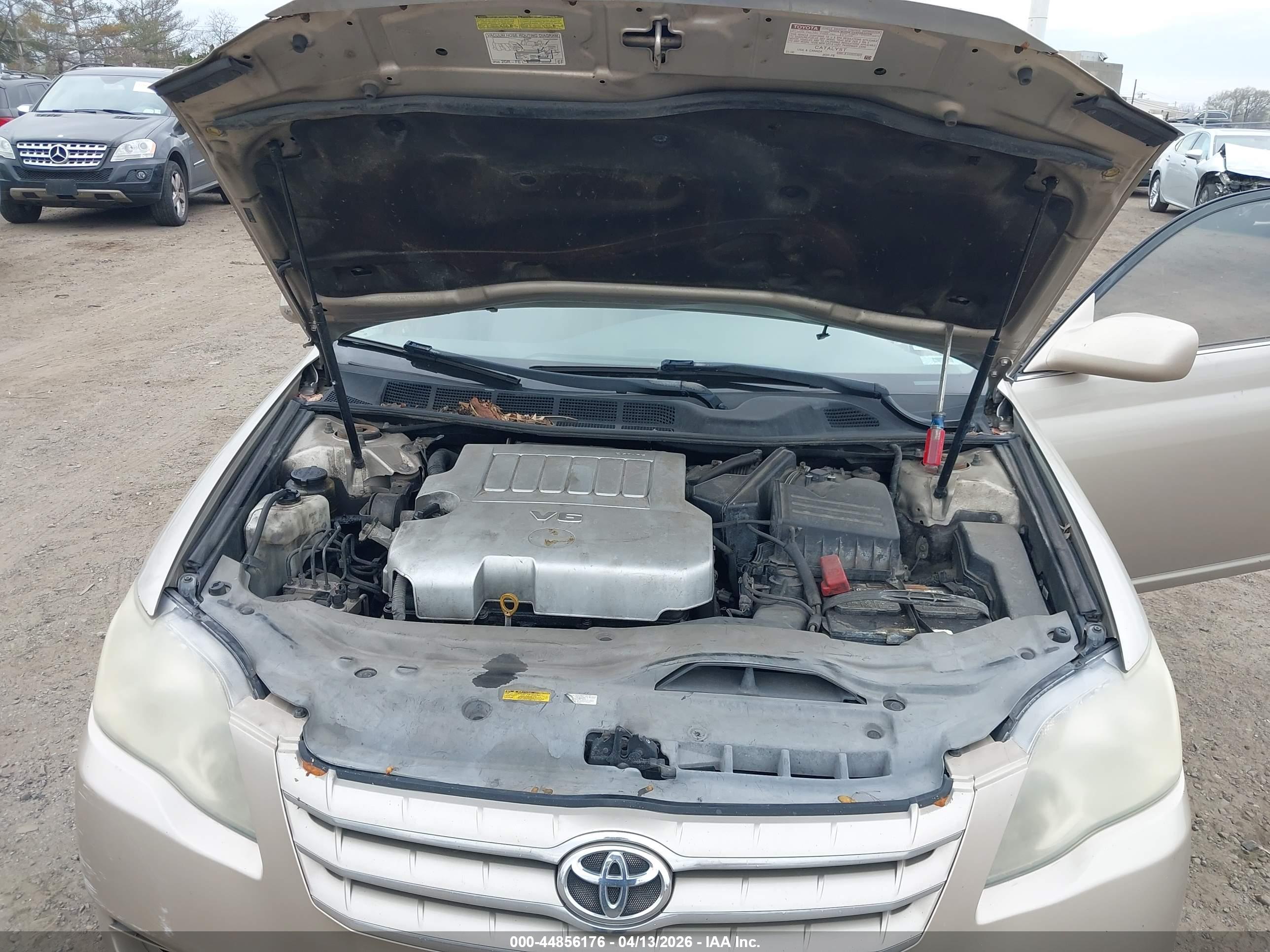 TOYOTA AVALON image 10
