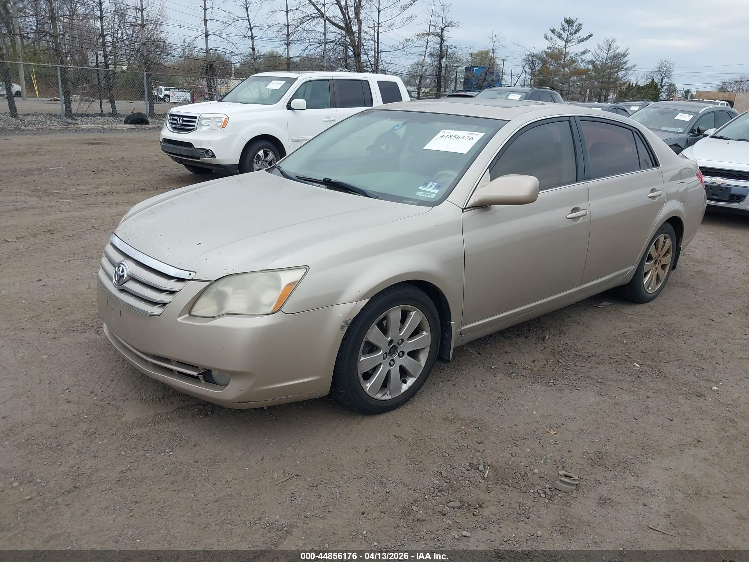 TOYOTA AVALON image 2
