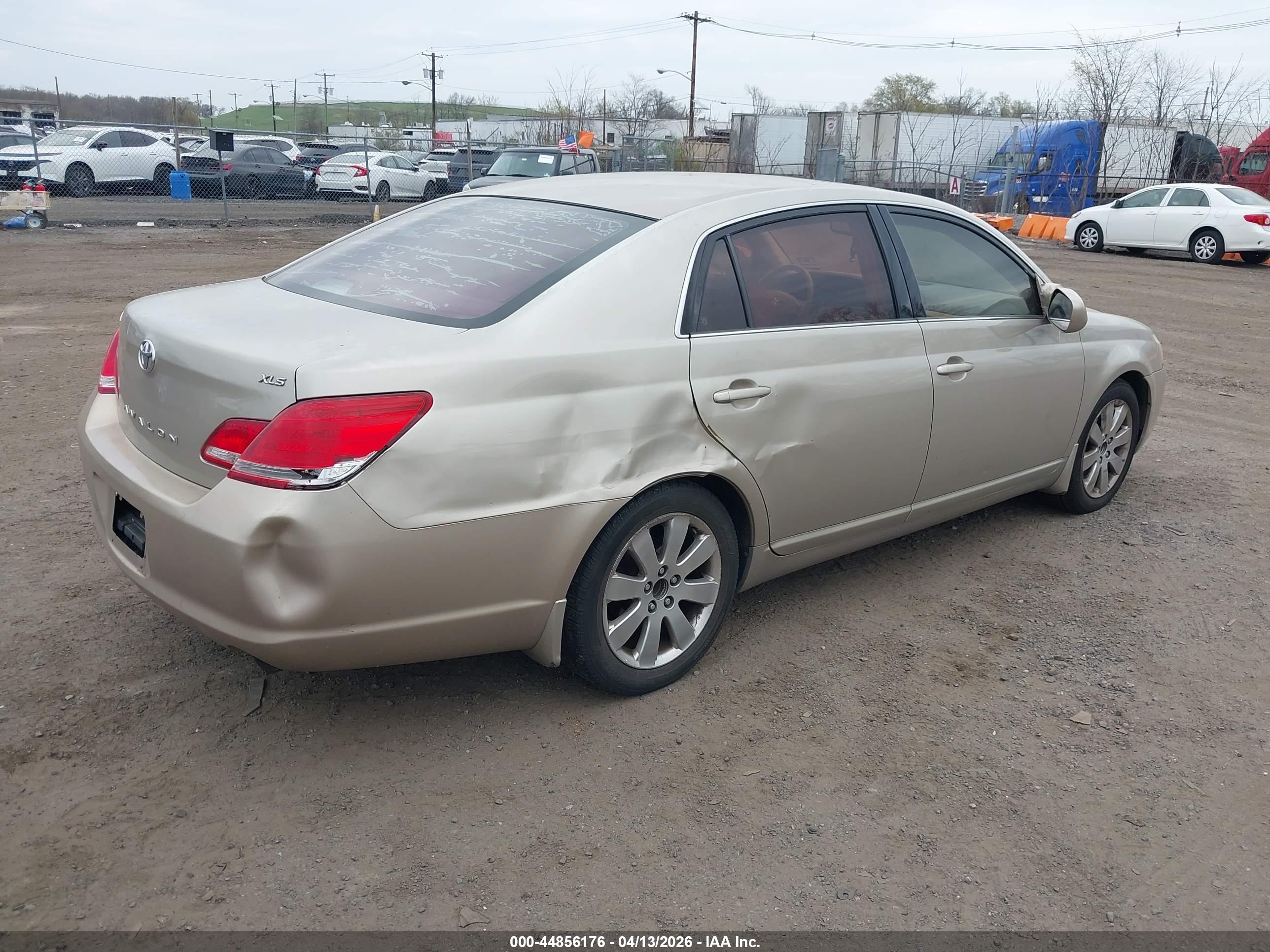 TOYOTA AVALON image 4